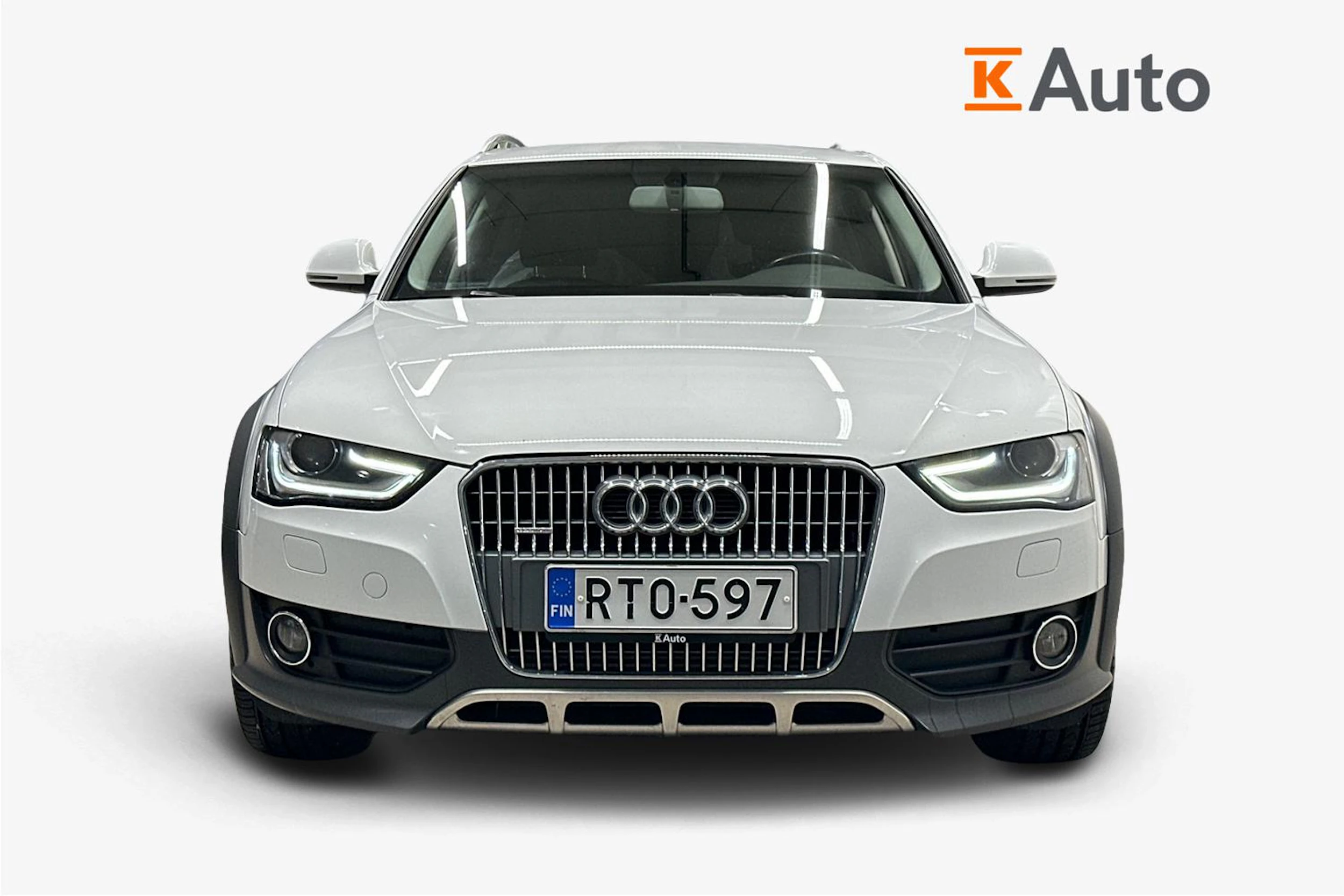 Valkoinen Audi A4 allroad quattro 2014 kuva 4.