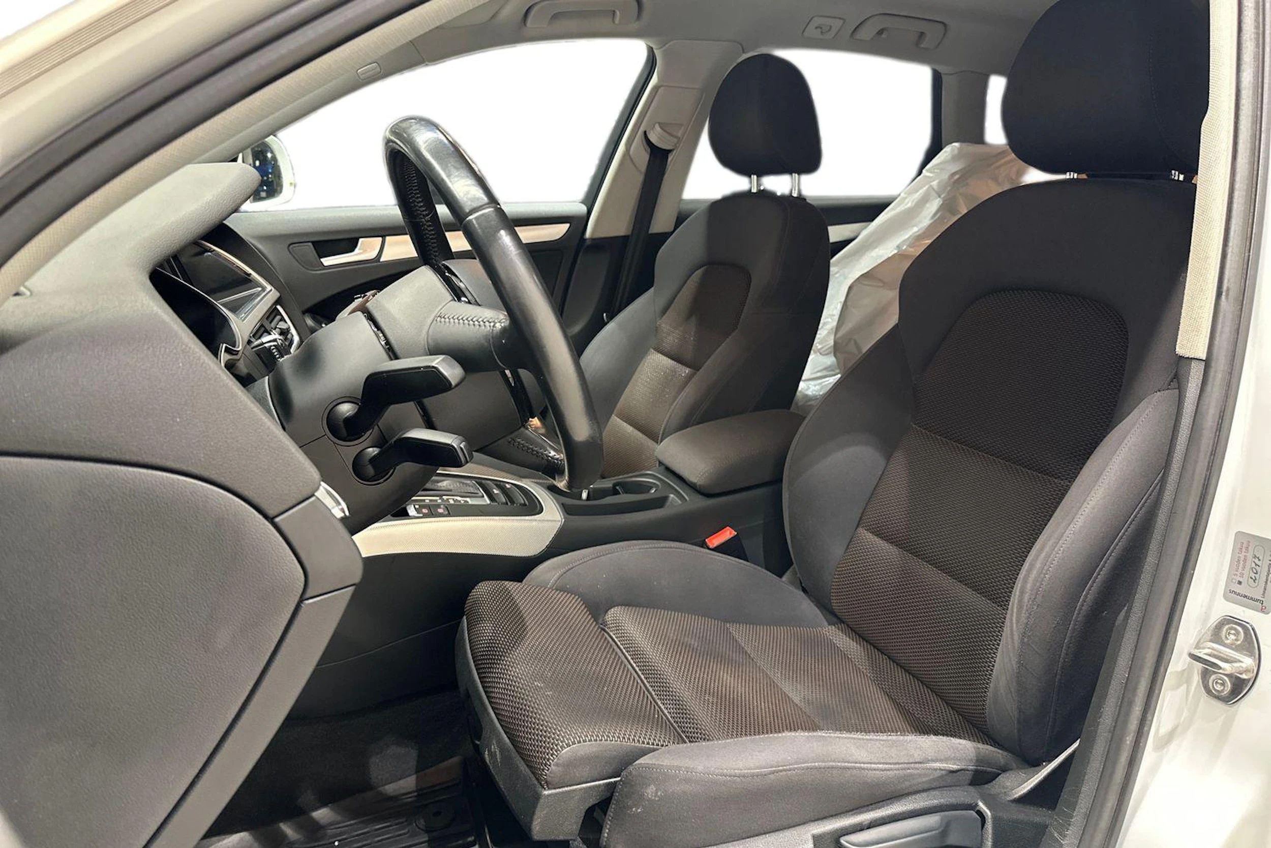 Valkoinen Audi A4 allroad quattro 2014 kuva 8.