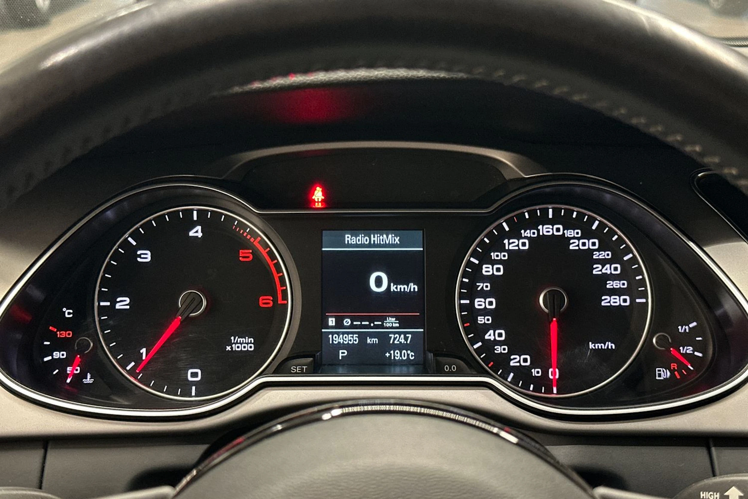 Valkoinen Audi A4 allroad quattro 2014 kuva 16.