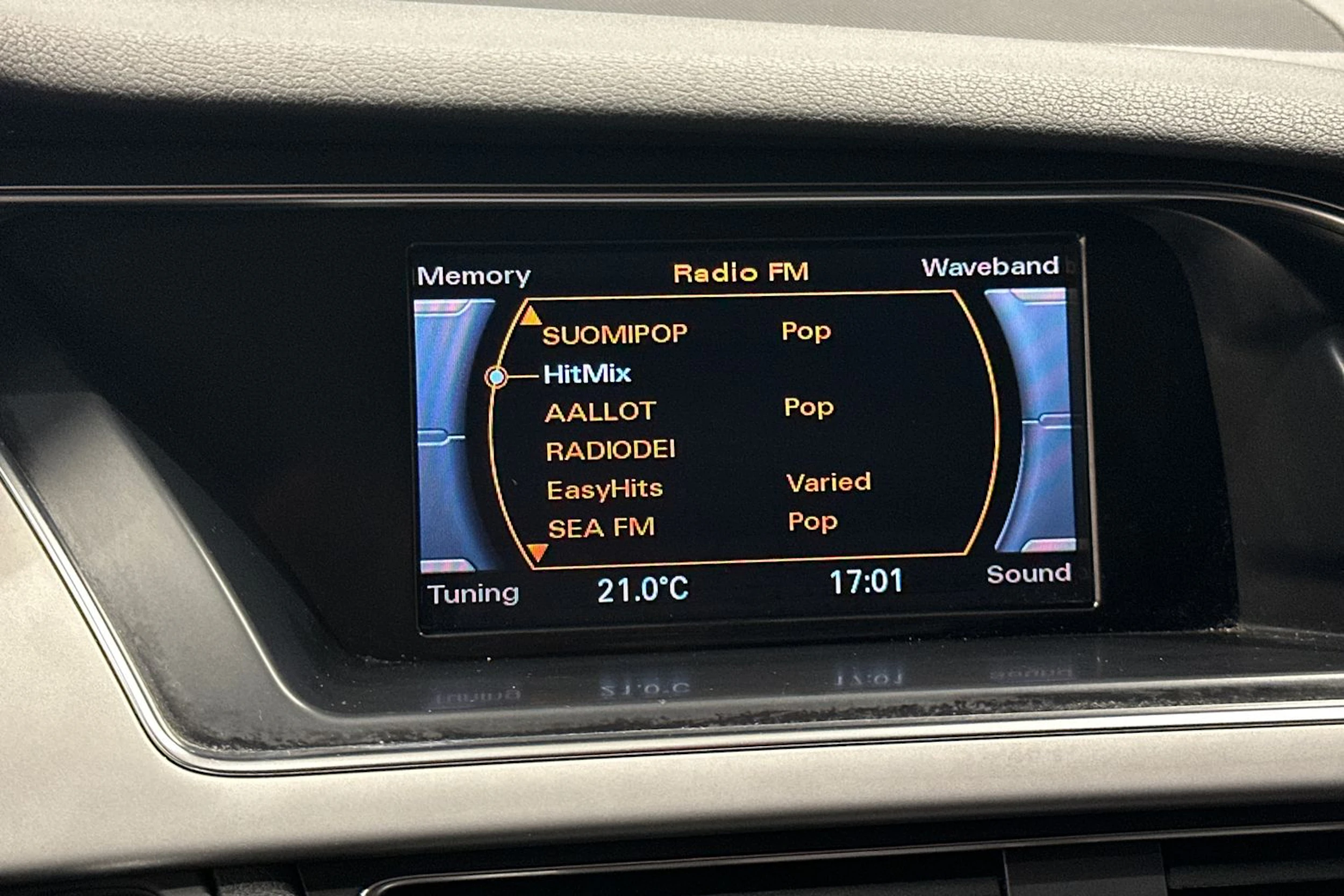 Valkoinen Audi A4 allroad quattro 2014 kuva 18.
