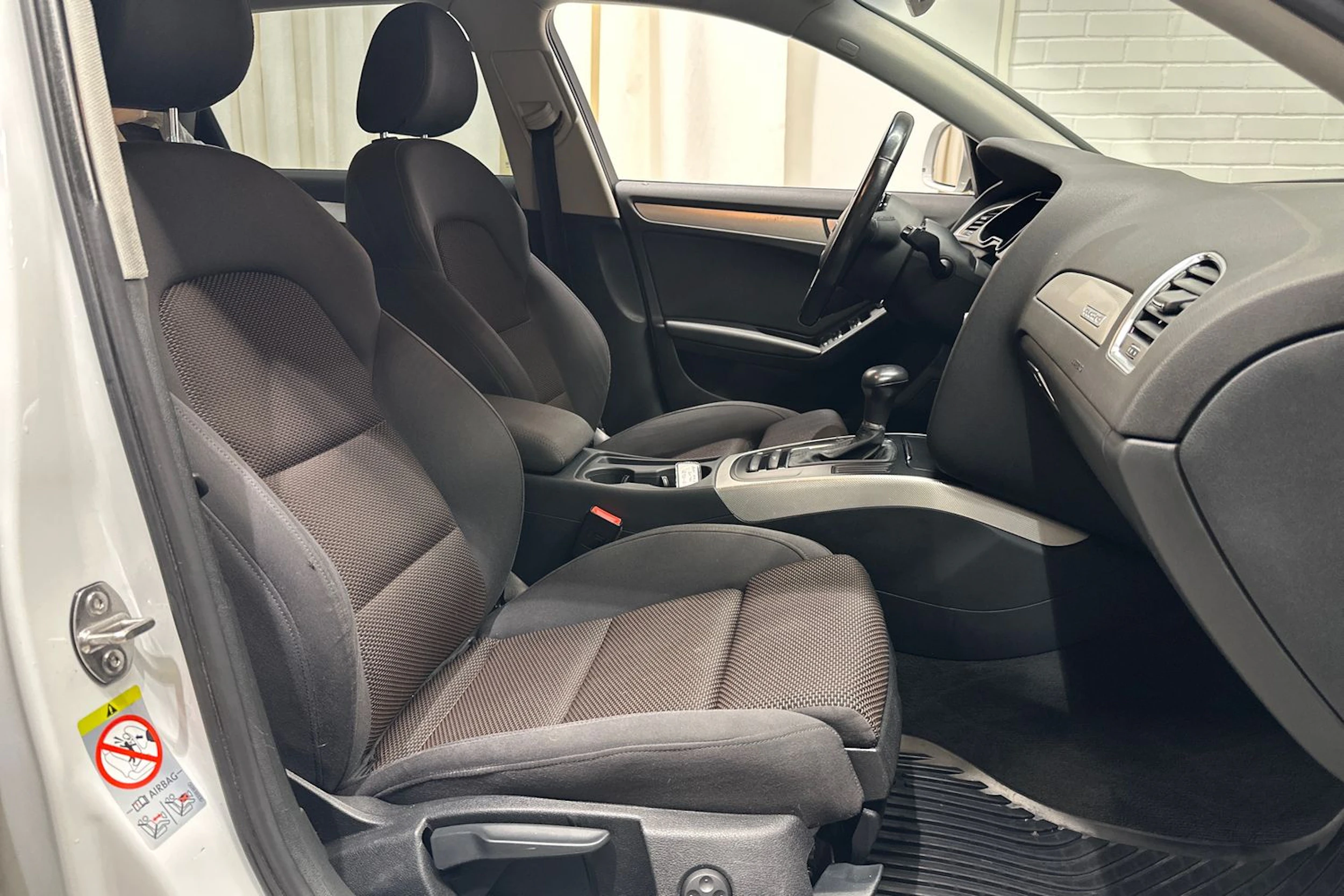 Valkoinen Audi A4 allroad quattro 2014 kuva 20.