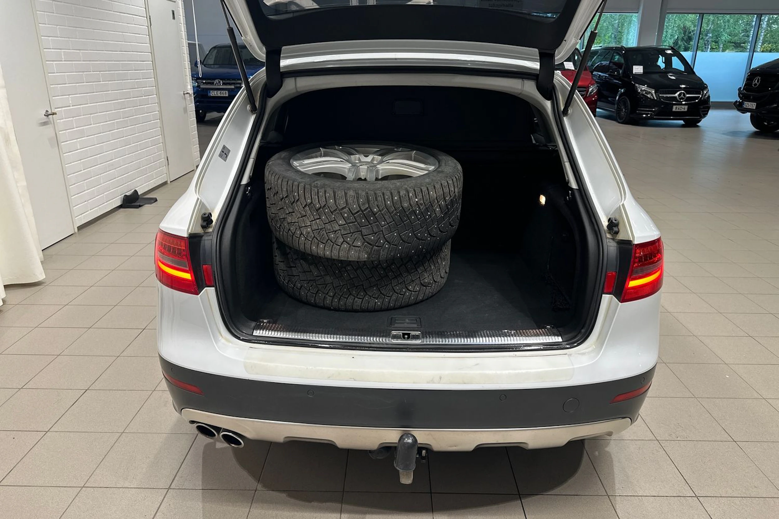 Valkoinen Audi A4 allroad quattro 2014 kuva 21.