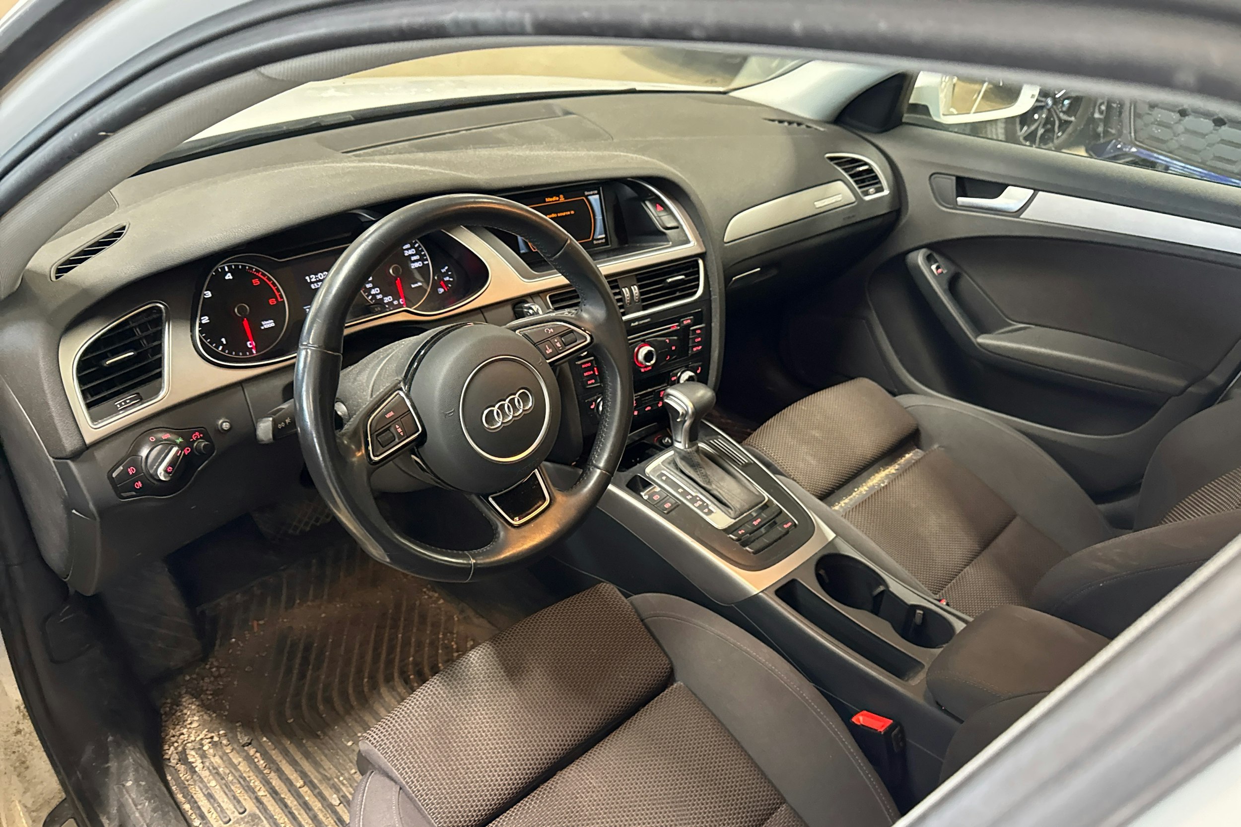 valkoinen Audi A4 allroad quattro 2014 kuva 3.