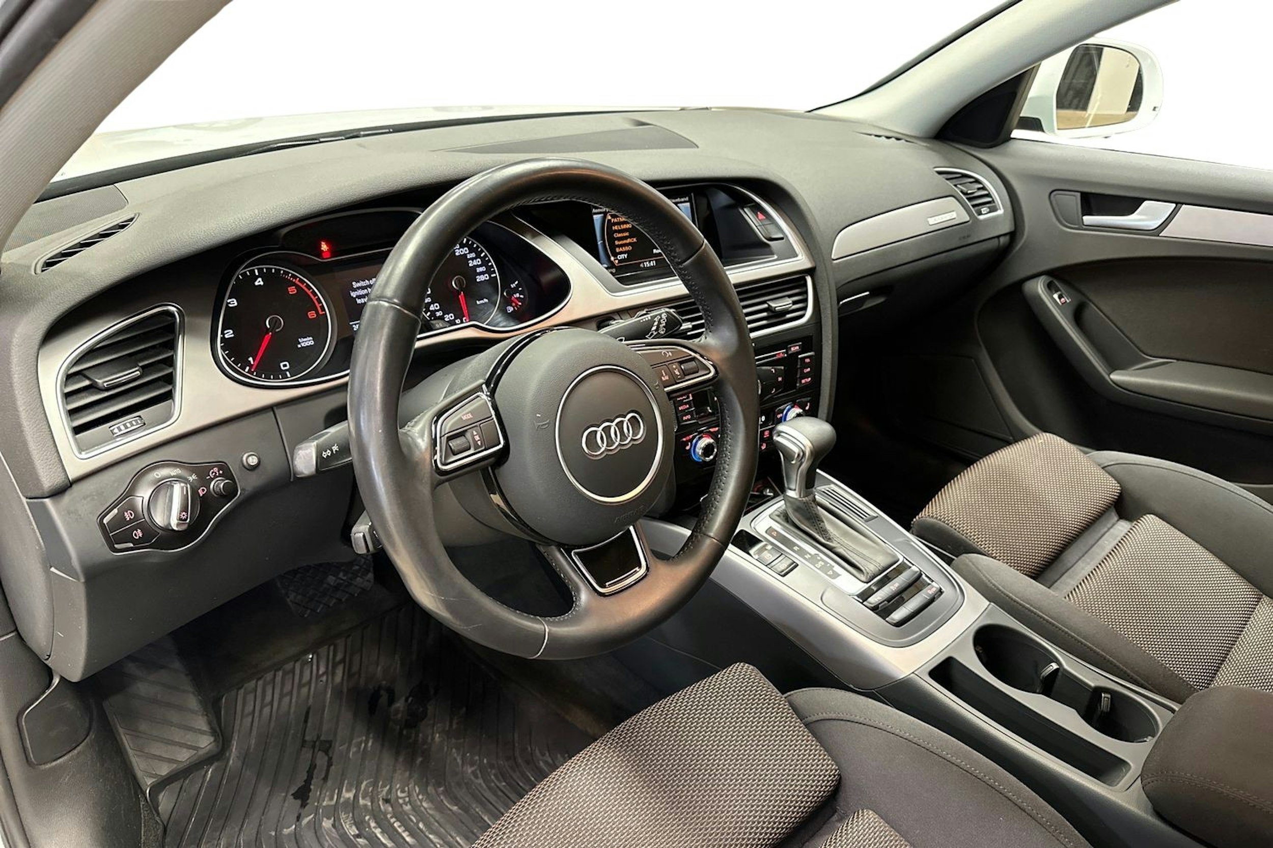 valkoinen Audi A4 allroad quattro 2014 kuva 7.