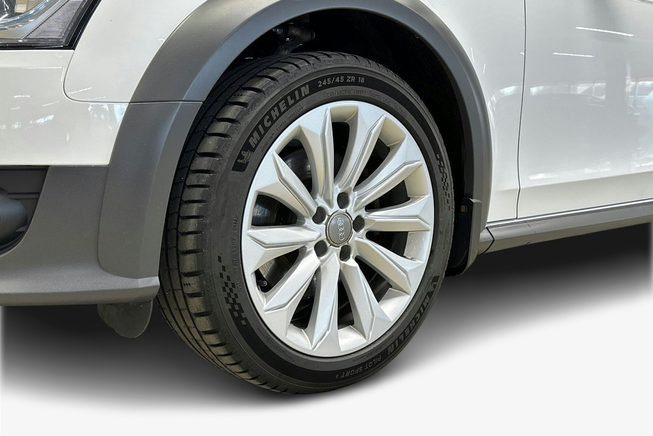 valkoinen Audi A4 allroad quattro 2014 kuva 16.