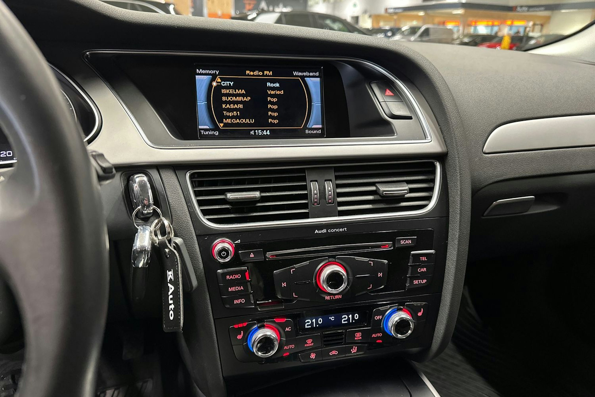 valkoinen Audi A4 allroad quattro 2014 kuva 20.