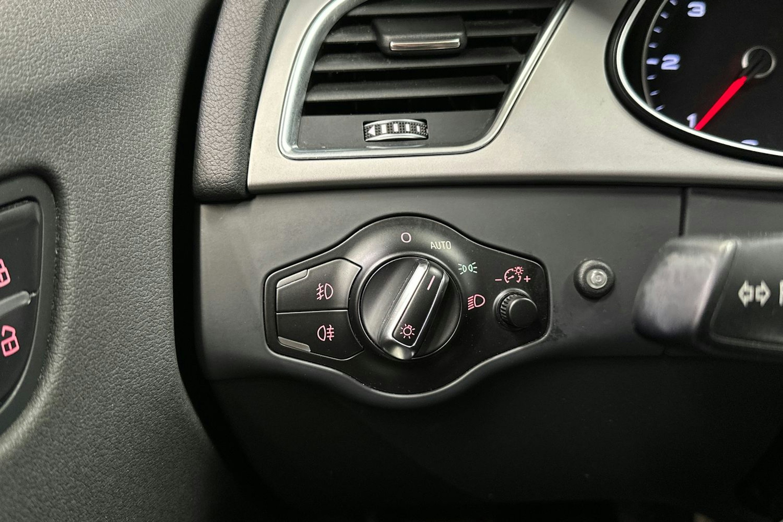 valkoinen Audi A4 allroad quattro 2014 kuva 27.