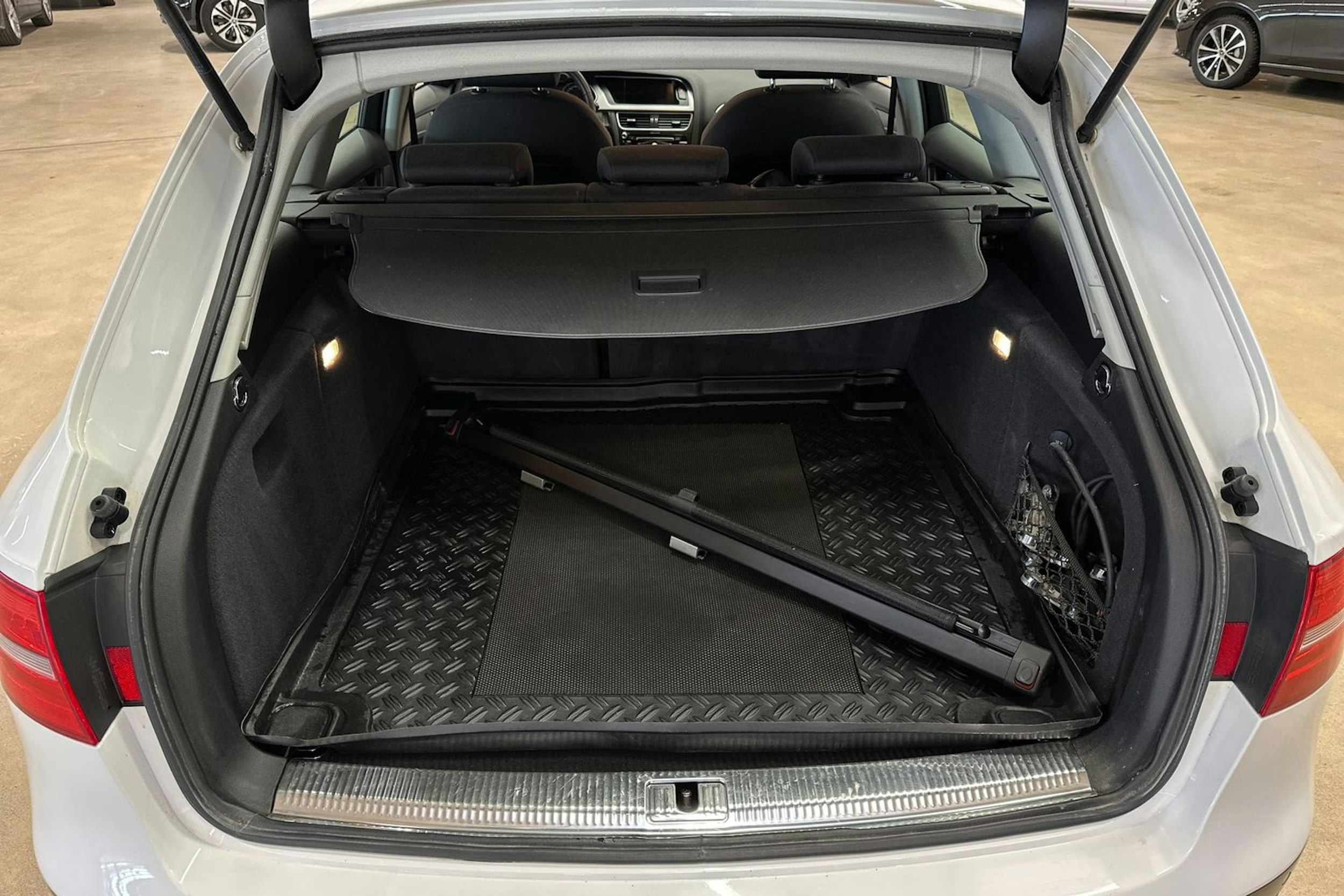 valkoinen Audi A4 allroad quattro 2014 kuva 30.