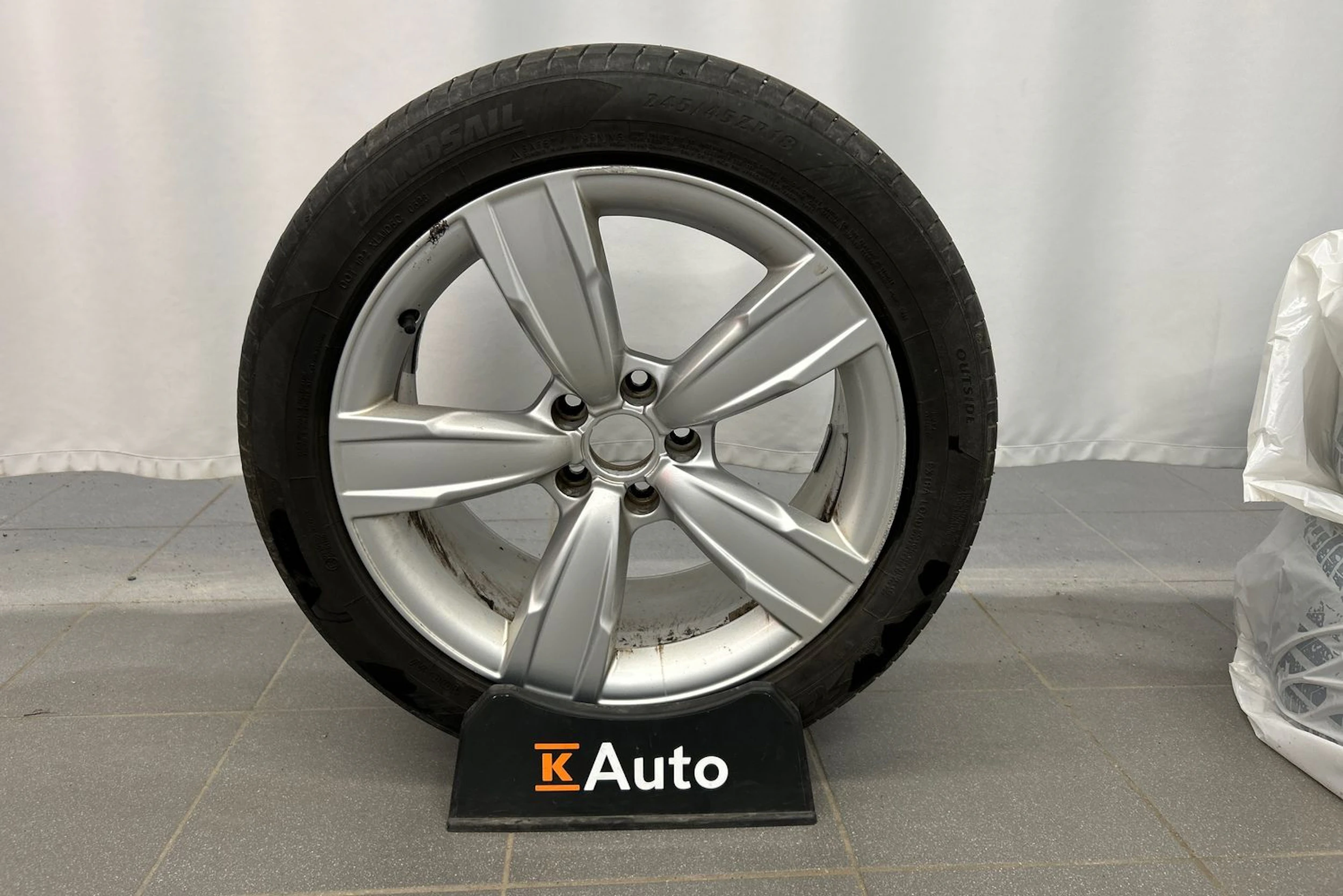 valkoinen Audi A4 allroad quattro 2015 kuva 16.