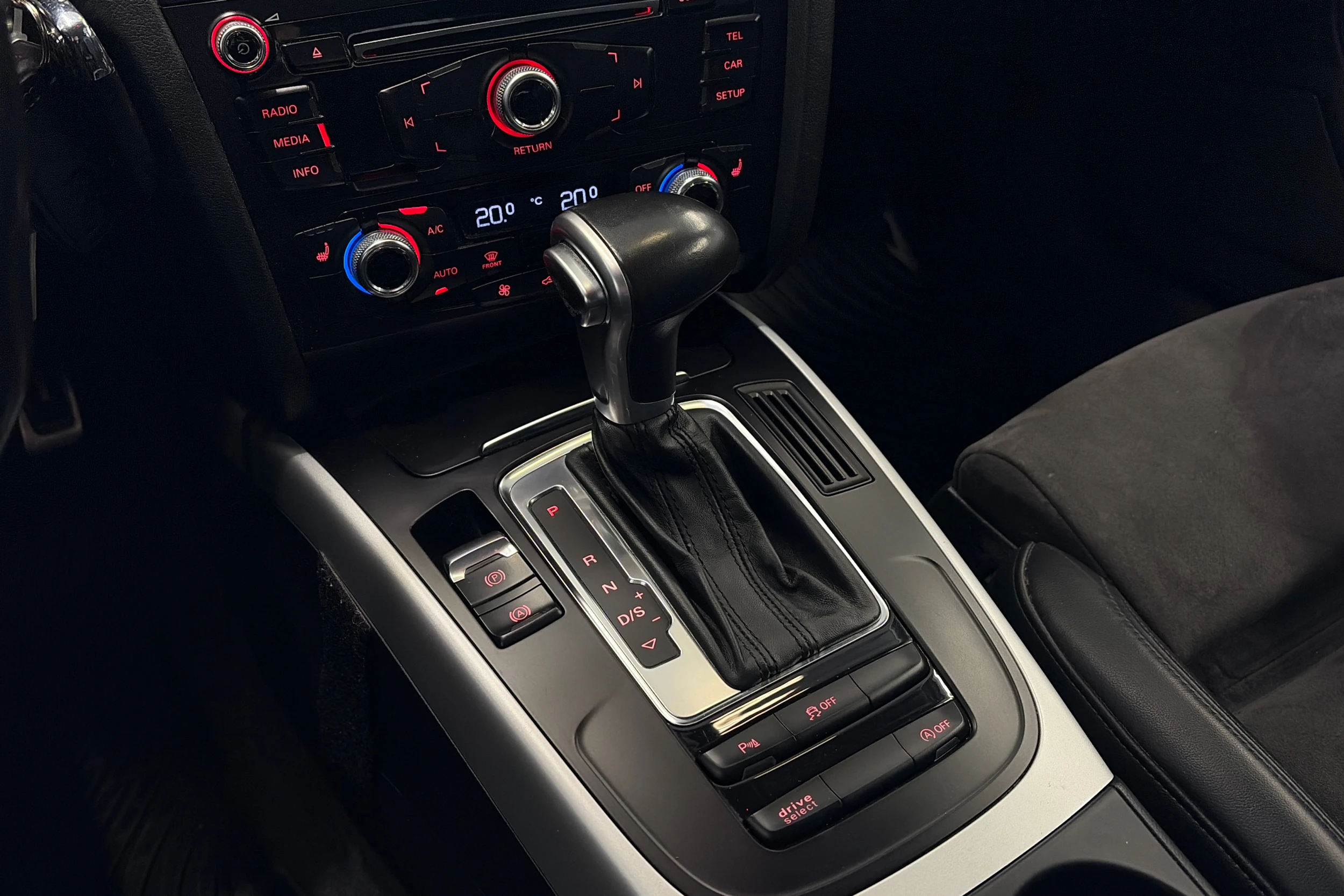 harmaa Audi A4 allroad quattro 2015 kuva 23.