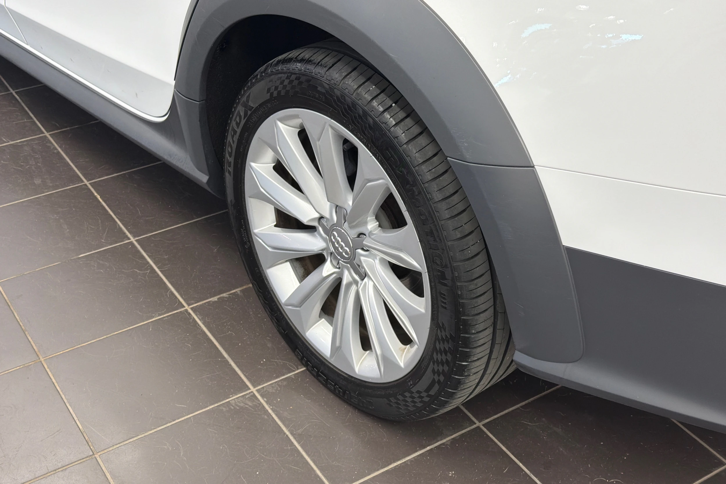 valkoinen Audi A4 allroad quattro 2014 kuva 10.