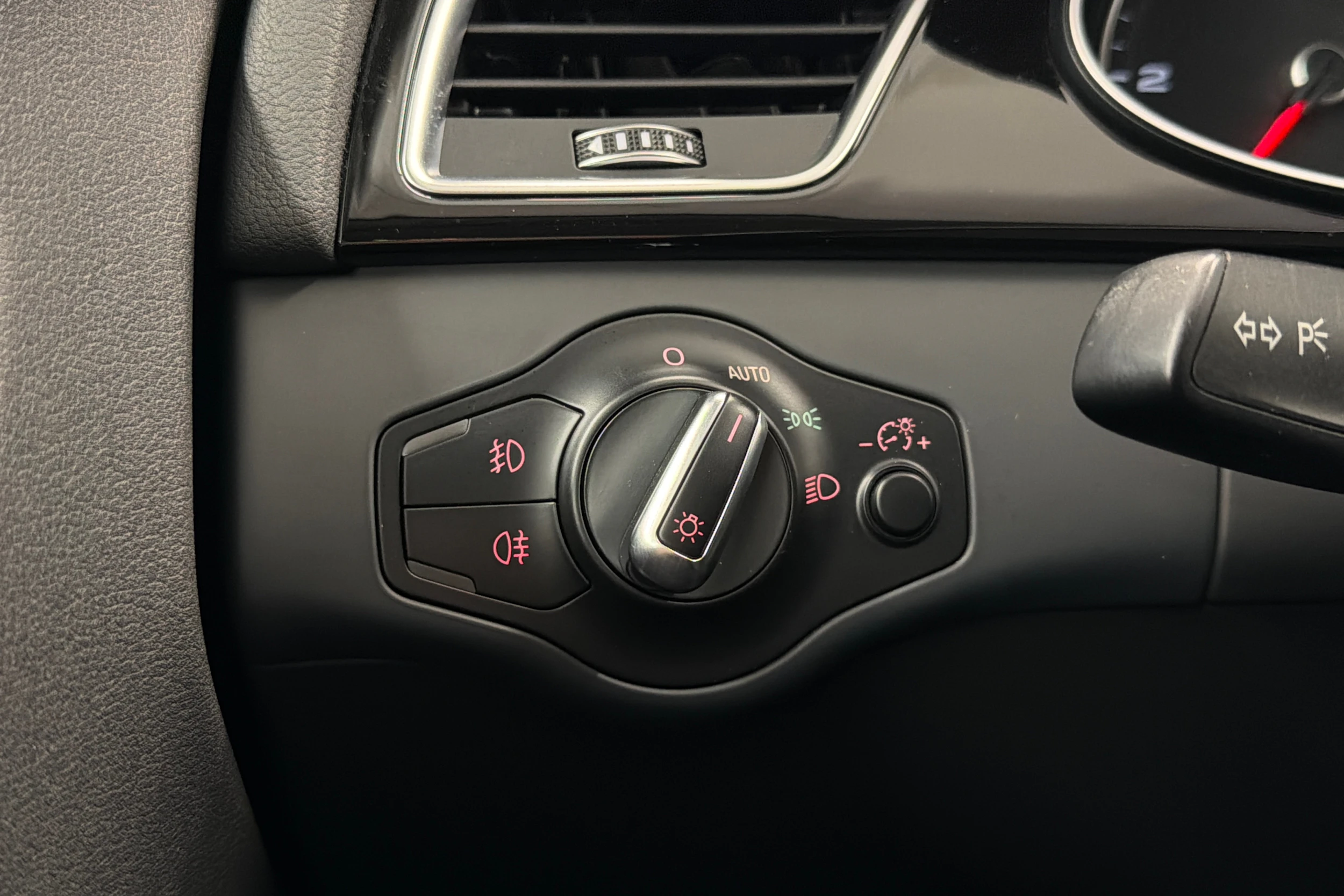 valkoinen Audi A4 allroad quattro 2014 kuva 19.