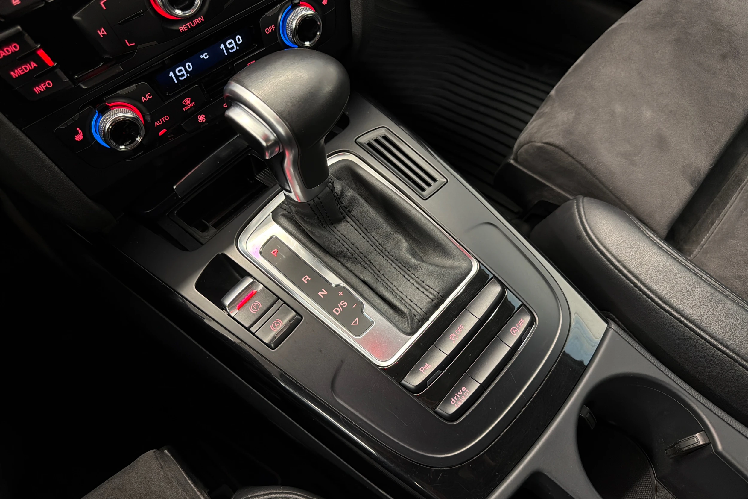 valkoinen Audi A4 allroad quattro 2014 kuva 21.