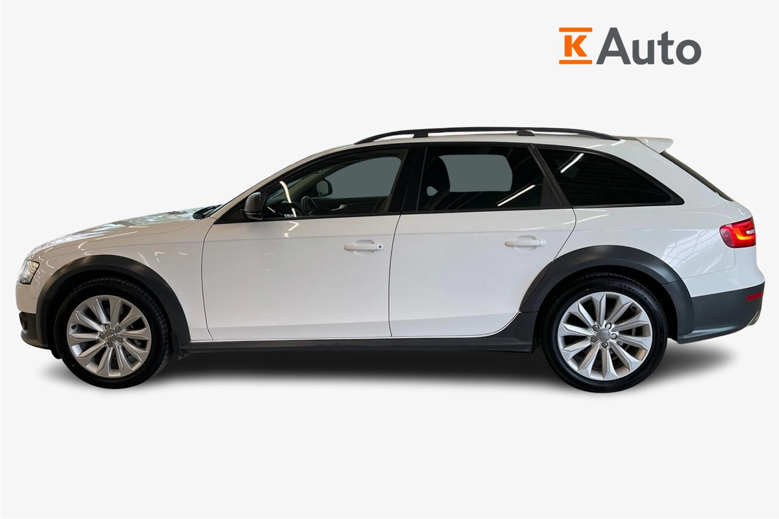 Valkoinen Audi A4 allroad quattro 2015 kuva 7.