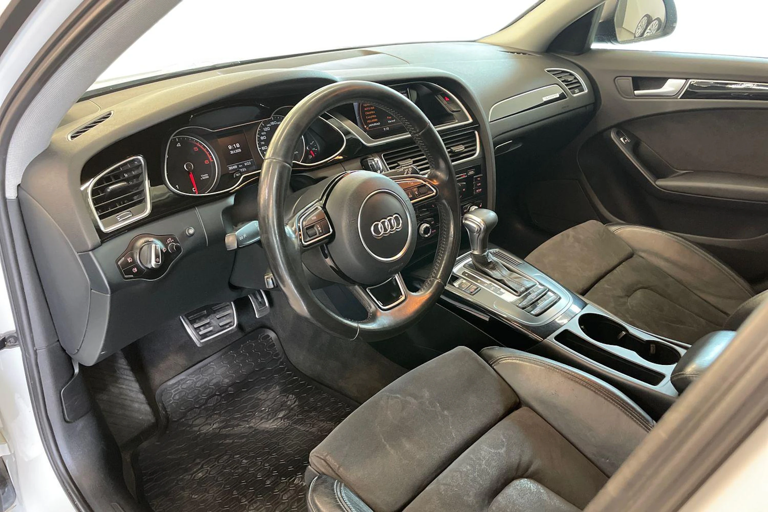 Valkoinen Audi A4 allroad quattro 2015 kuva 8.