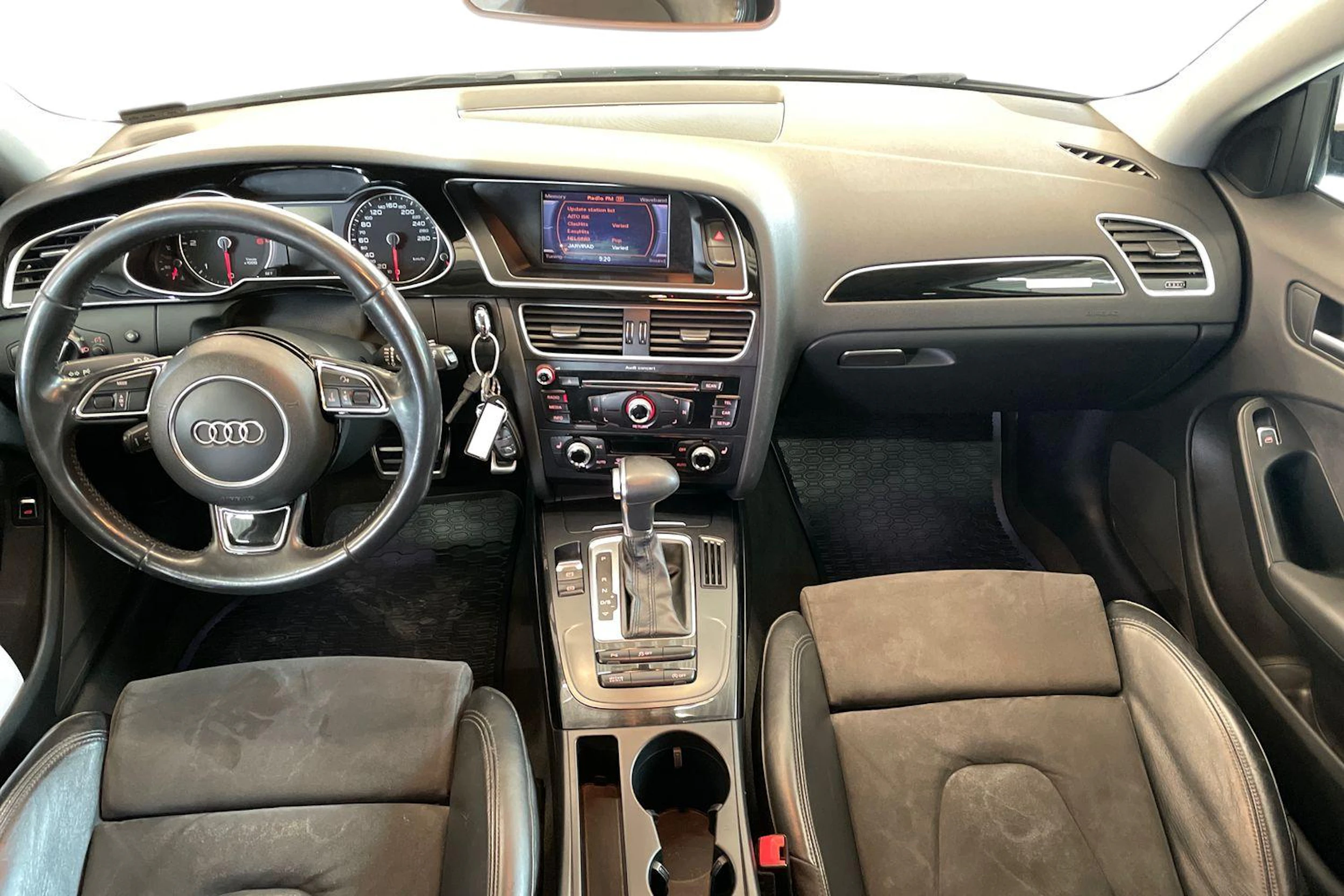Valkoinen Audi A4 allroad quattro 2015 kuva 9.