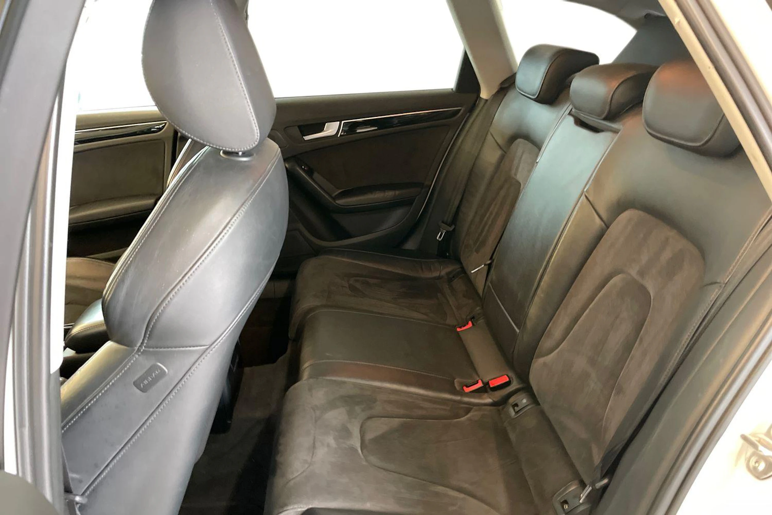 Valkoinen Audi A4 allroad quattro 2015 kuva 11.