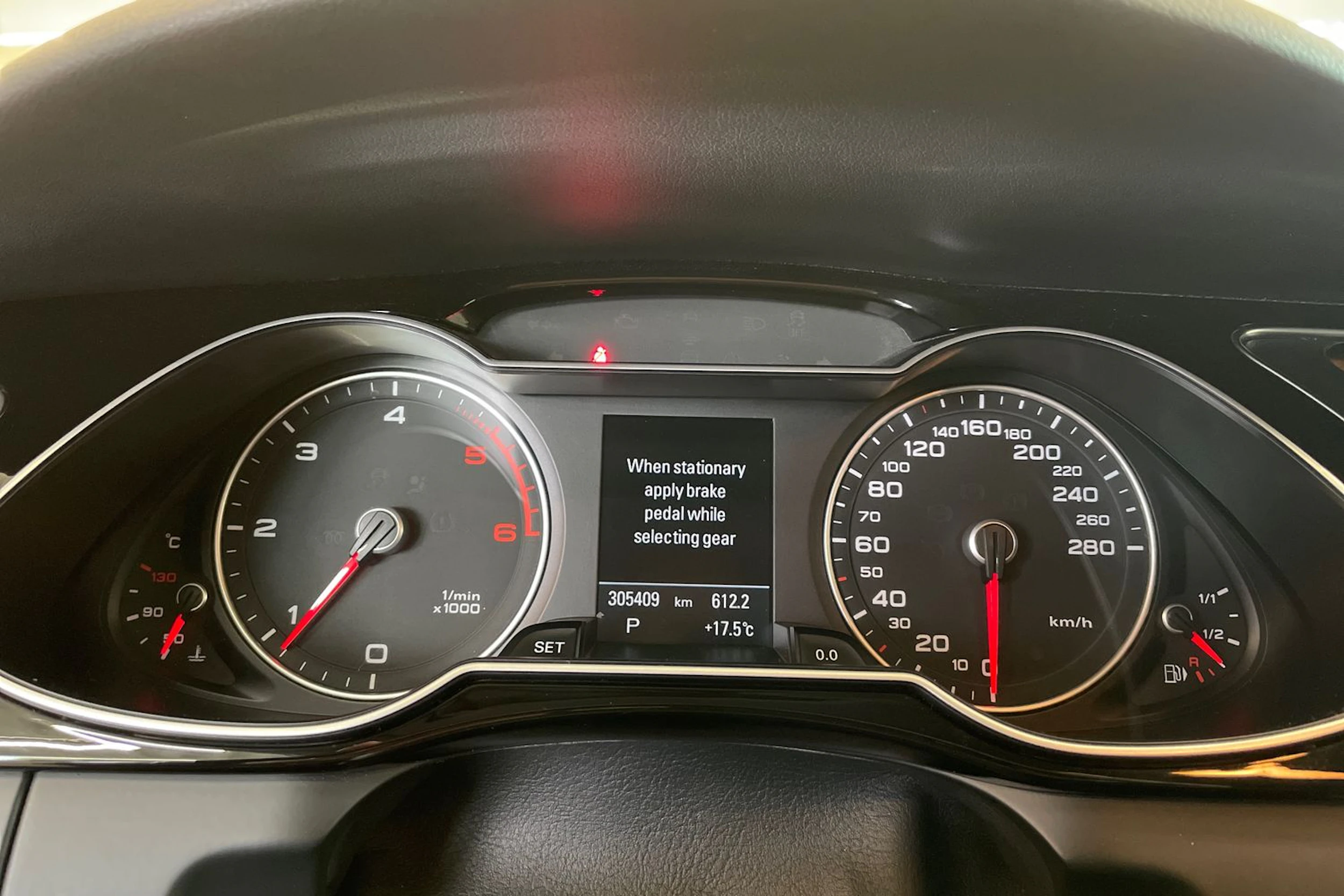 Valkoinen Audi A4 allroad quattro 2015 kuva 15.