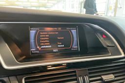Valkoinen Audi A4 allroad quattro 2015 kuva 16.