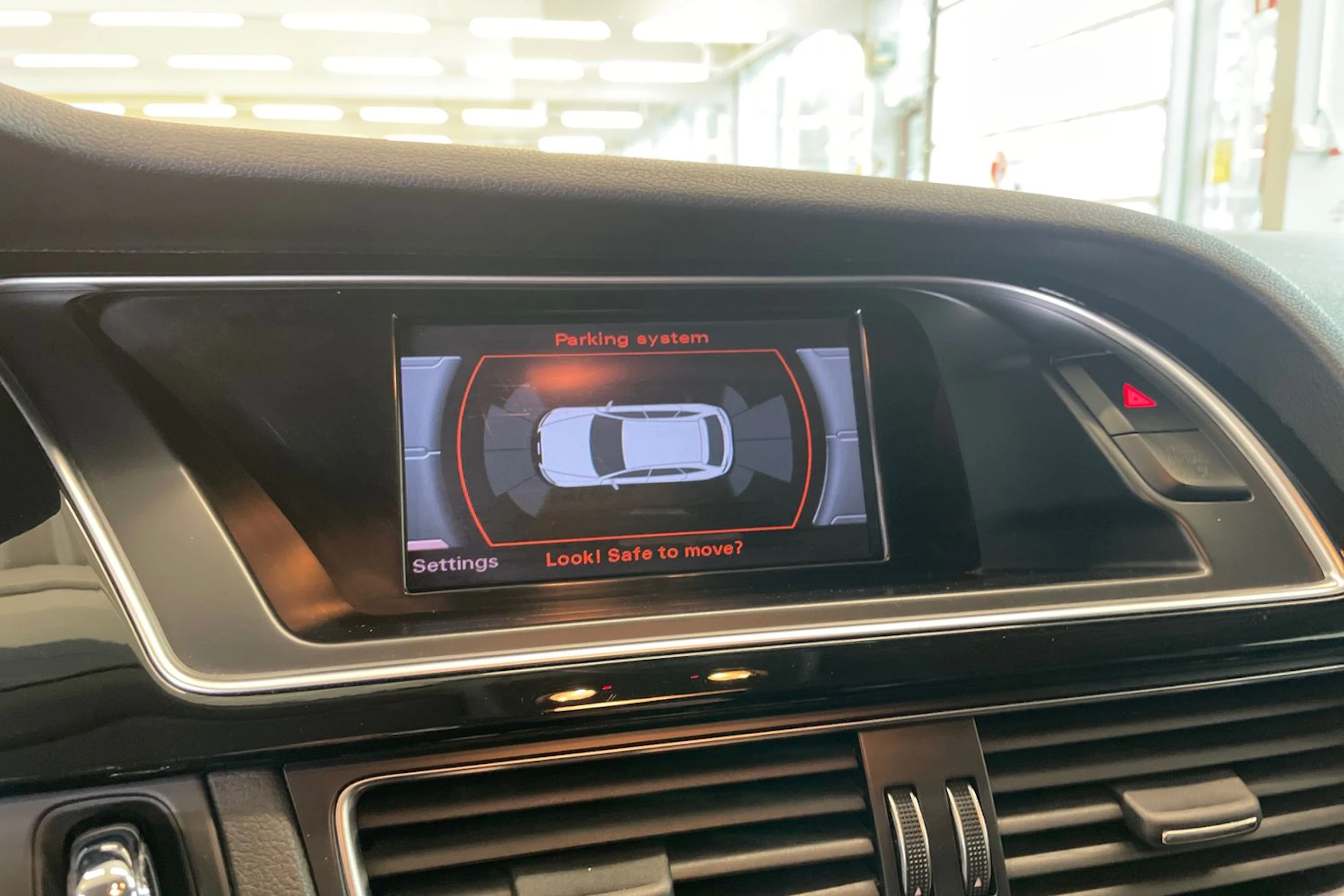 Valkoinen Audi A4 allroad quattro 2015 kuva 17.