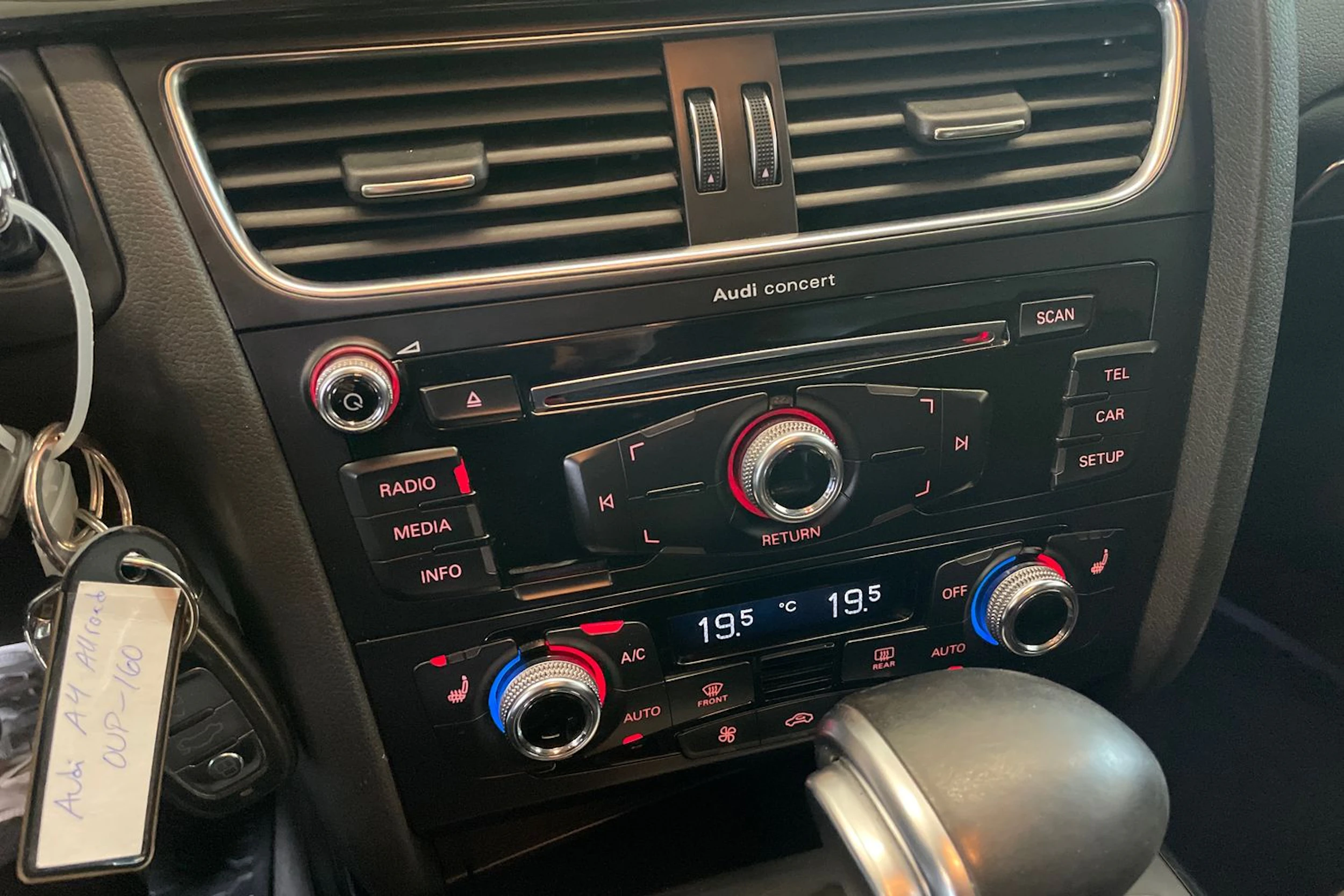 Valkoinen Audi A4 allroad quattro 2015 kuva 18.