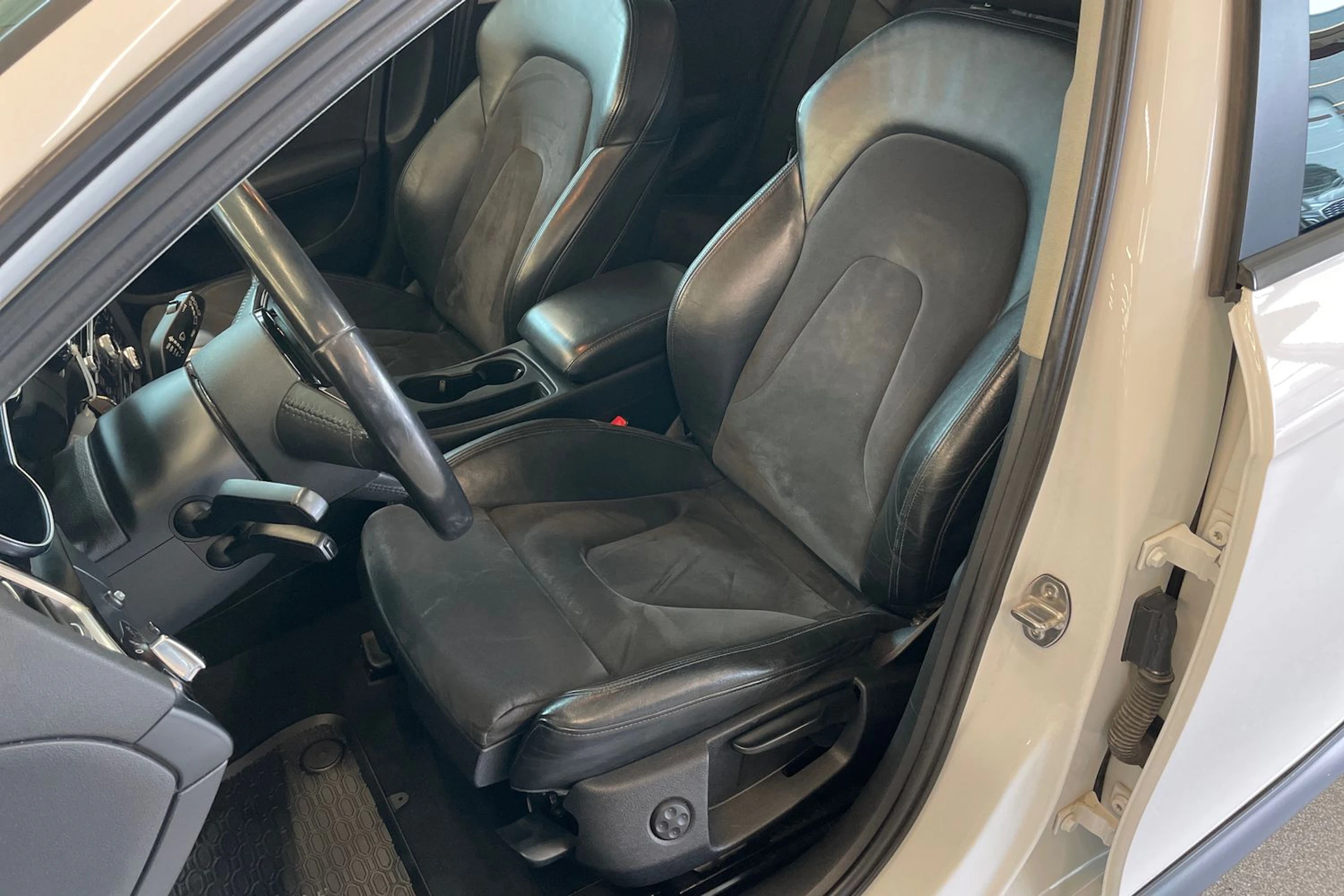 Valkoinen Audi A4 allroad quattro 2015 kuva 22.