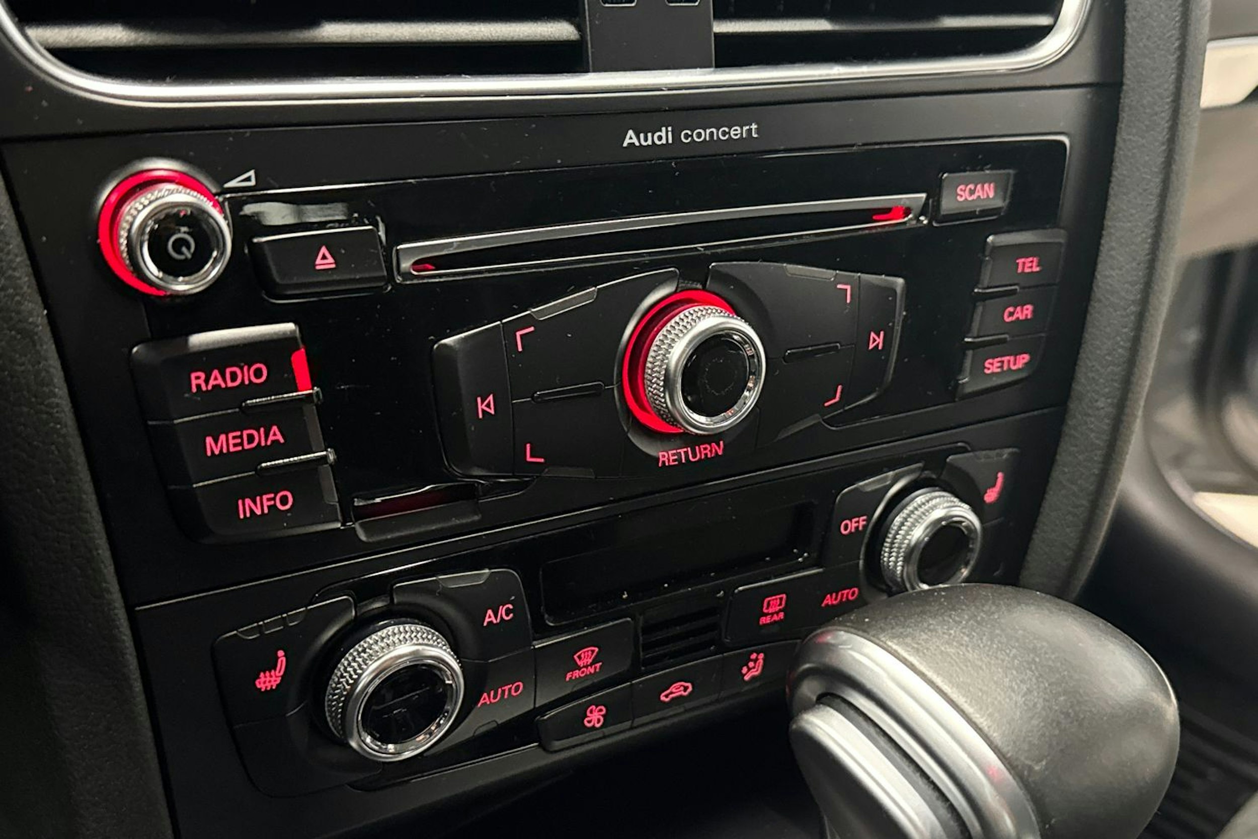 harmaa Audi A4 allroad quattro 2015 kuva 16.