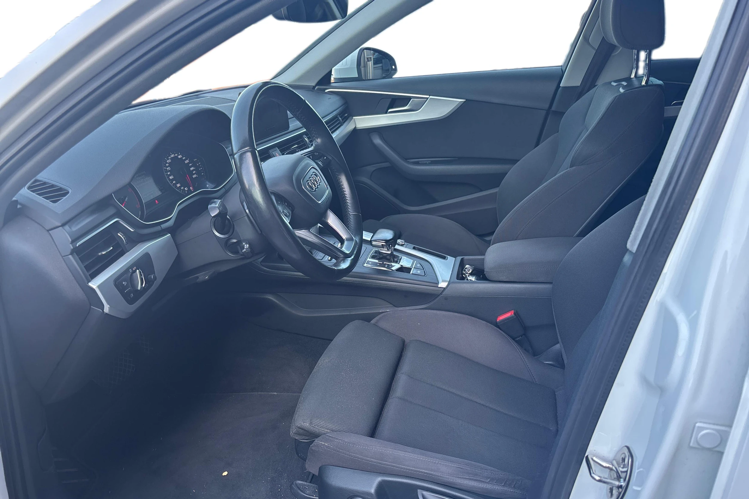 valkoinen Audi A4 allroad quattro 2016 kuva 3.
