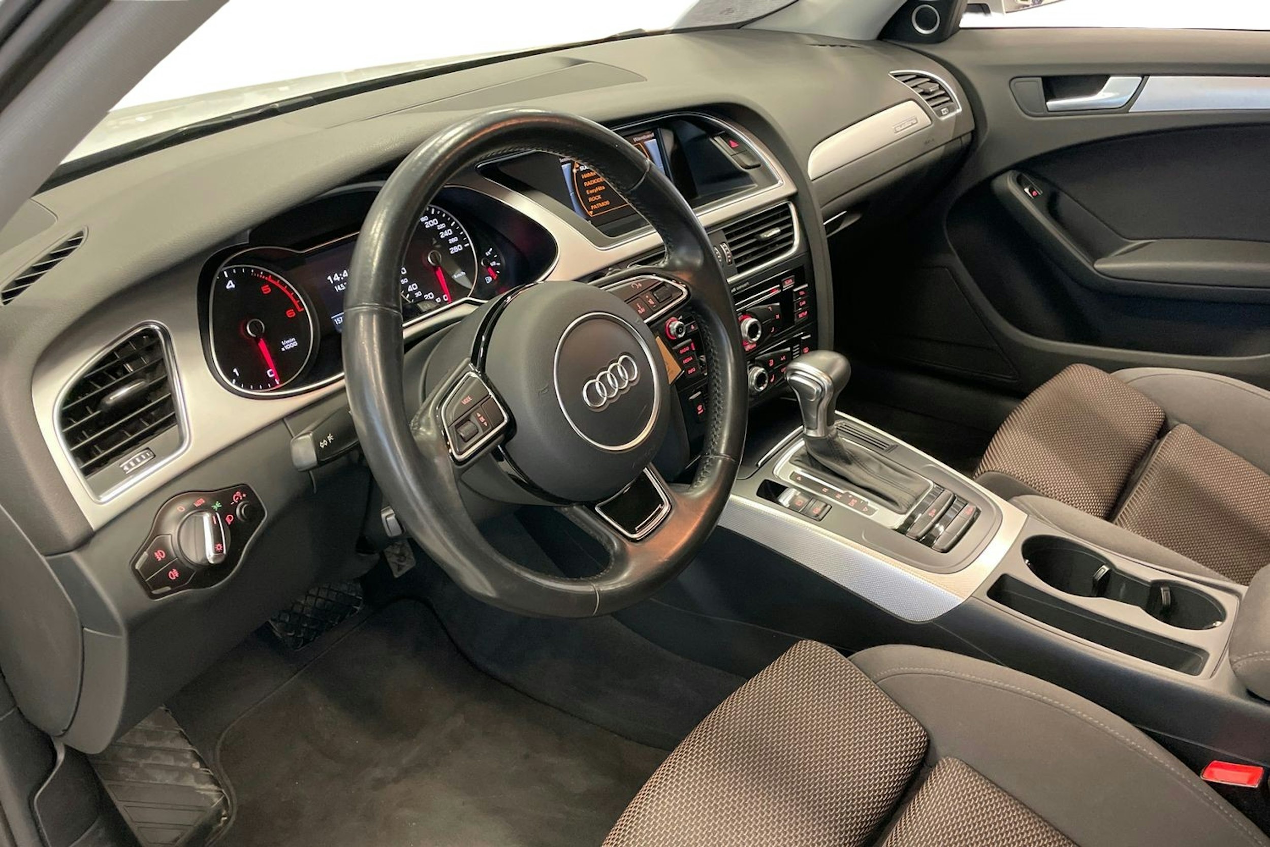 valkoinen Audi A4 allroad quattro 2016 kuva 7.