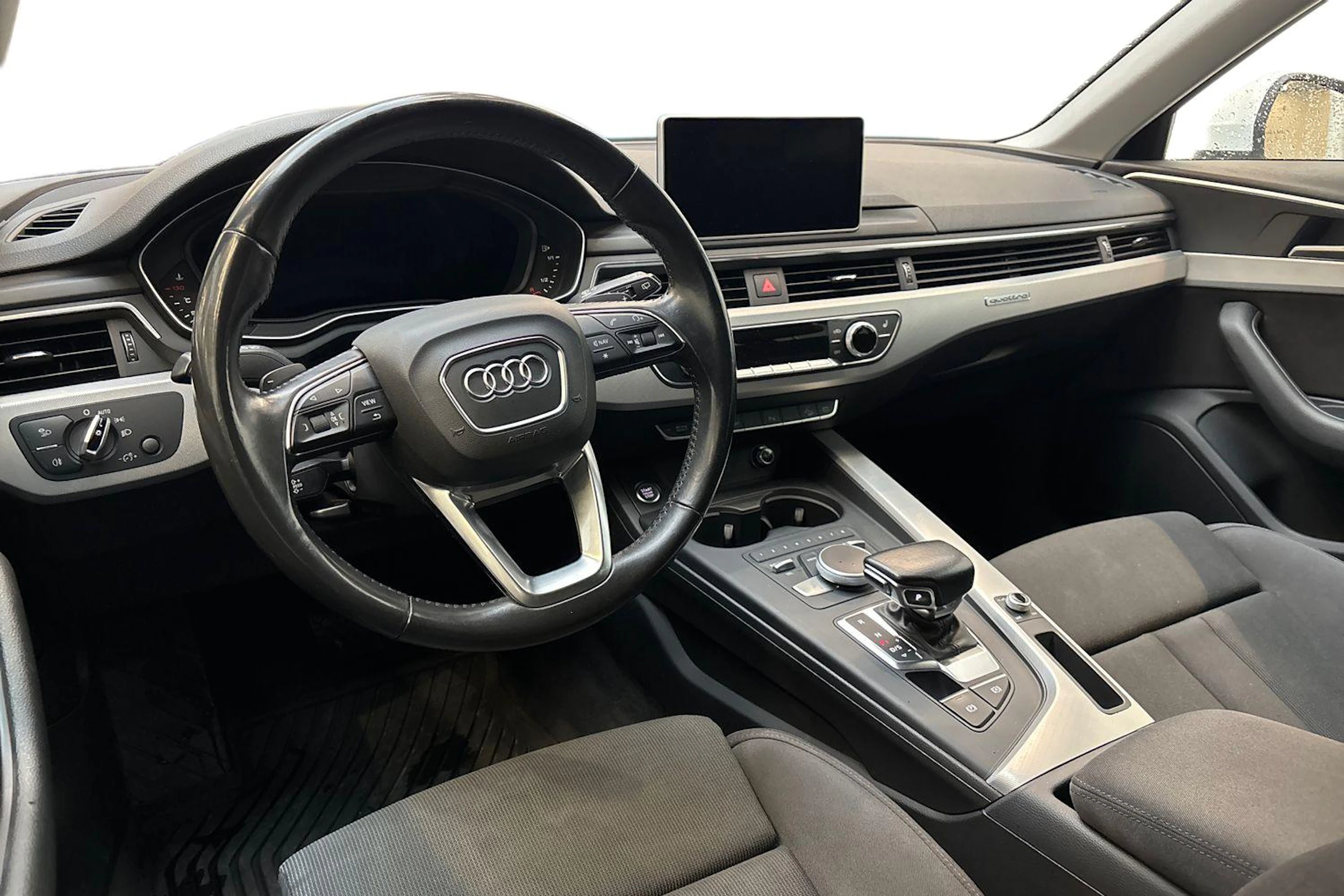 Valkoinen Audi A4 allroad quattro 2016 kuva 3.