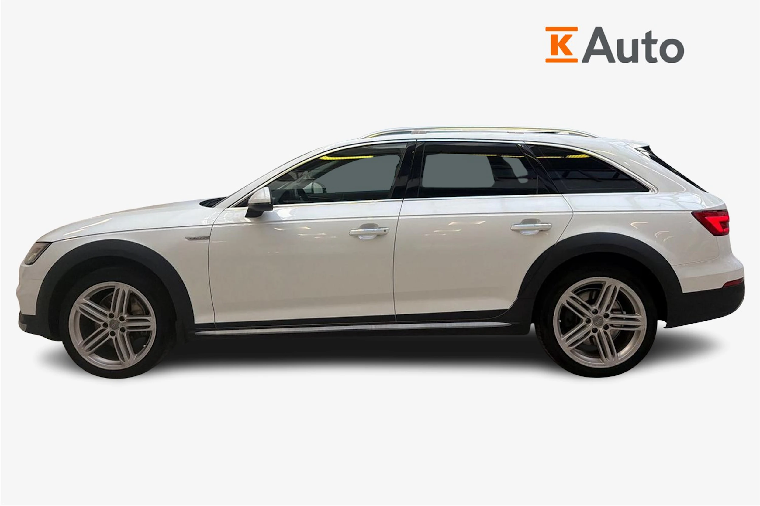 Valkoinen Audi A4 allroad quattro 2017 kuva 5.