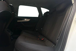 Valkoinen Audi A4 allroad quattro 2017 kuva 8.