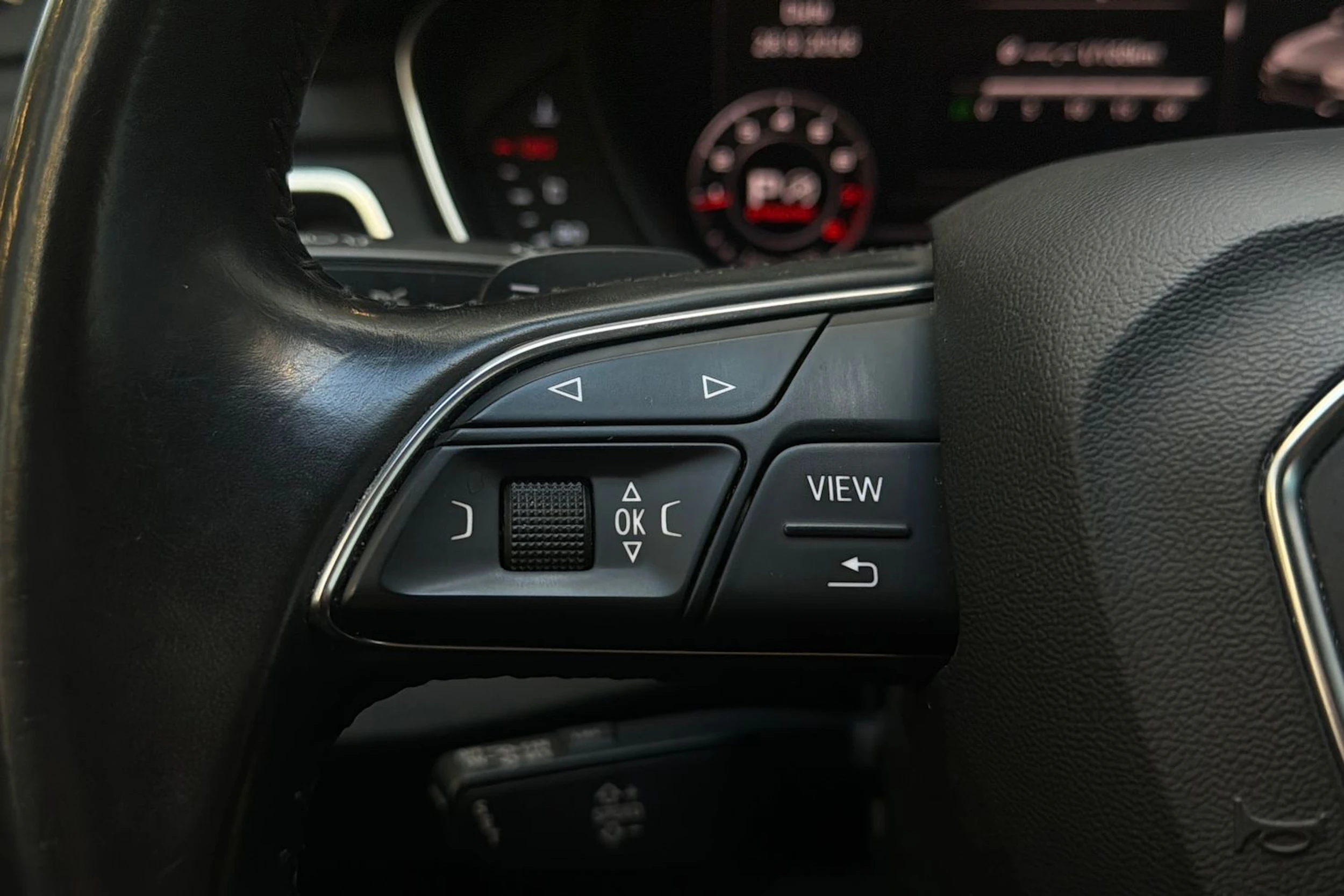 Valkoinen Audi A4 allroad quattro 2017 kuva 13.