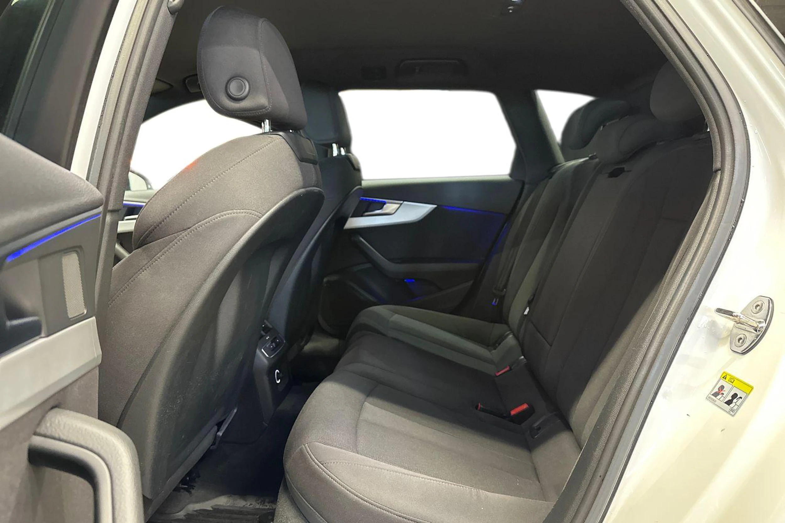 valkoinen Audi A4 allroad quattro 2016 kuva 8.