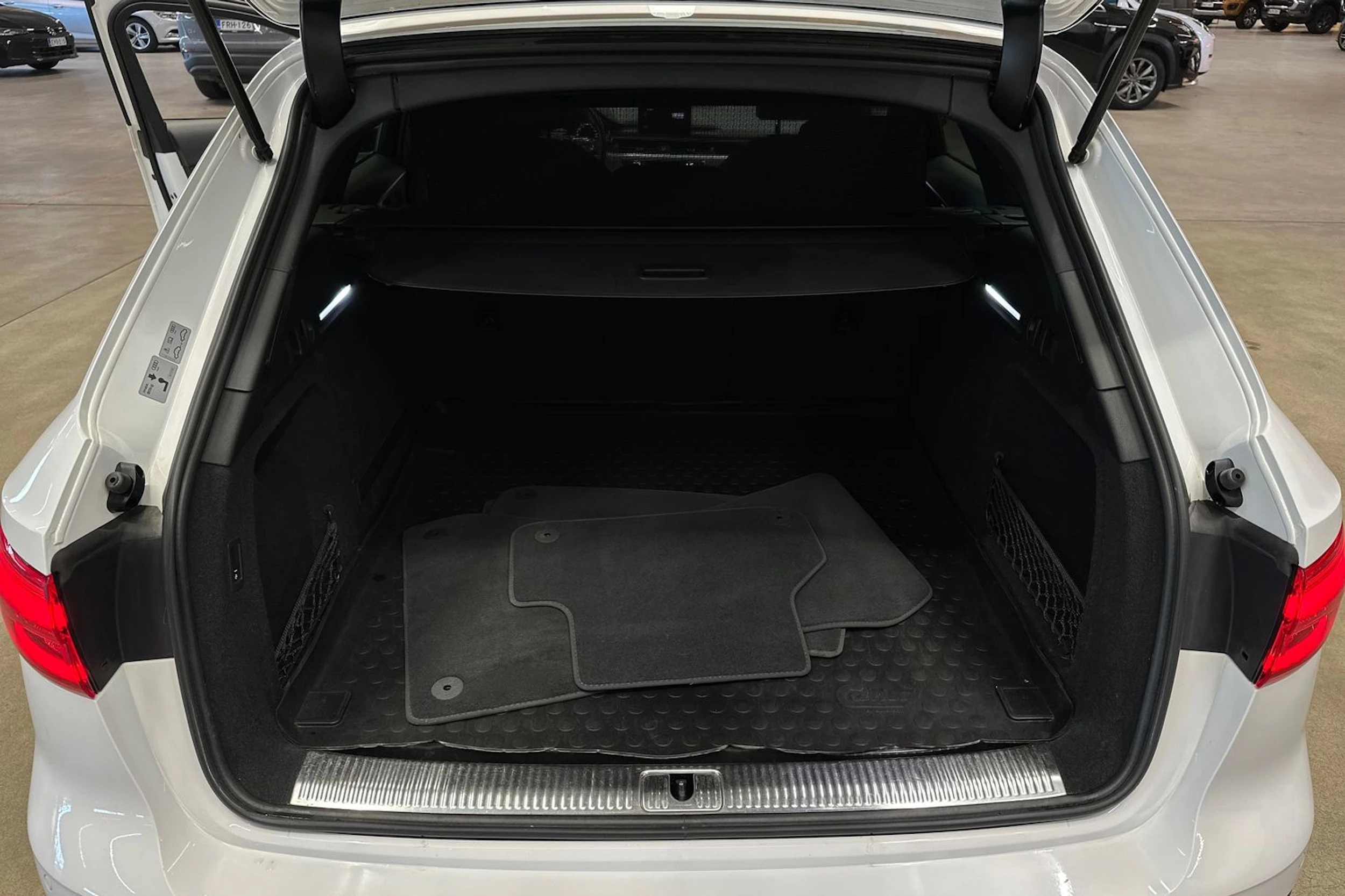 valkoinen Audi A4 allroad quattro 2016 kuva 25.