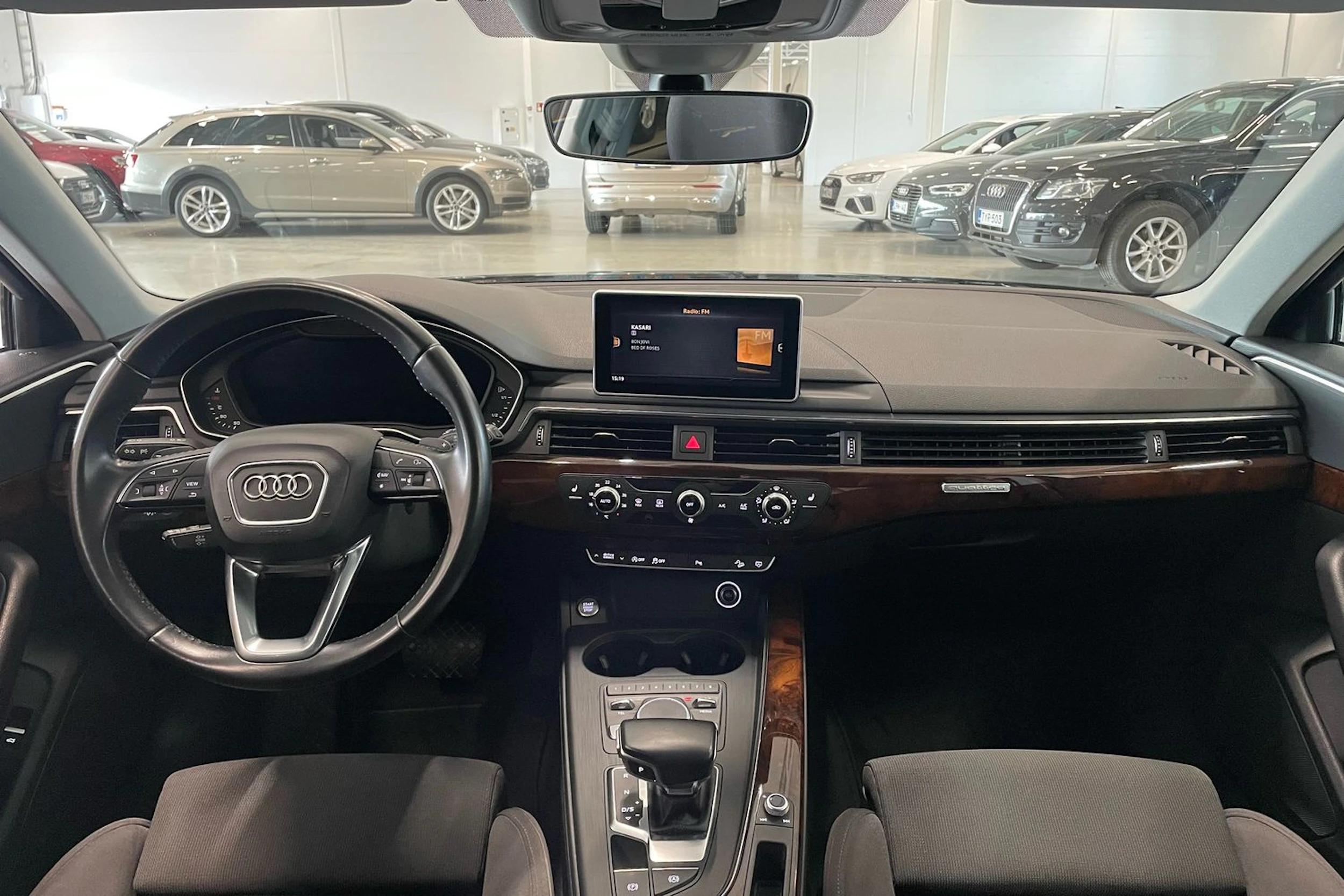 Harmaa Audi A4 allroad quattro 2017 kuva 11.