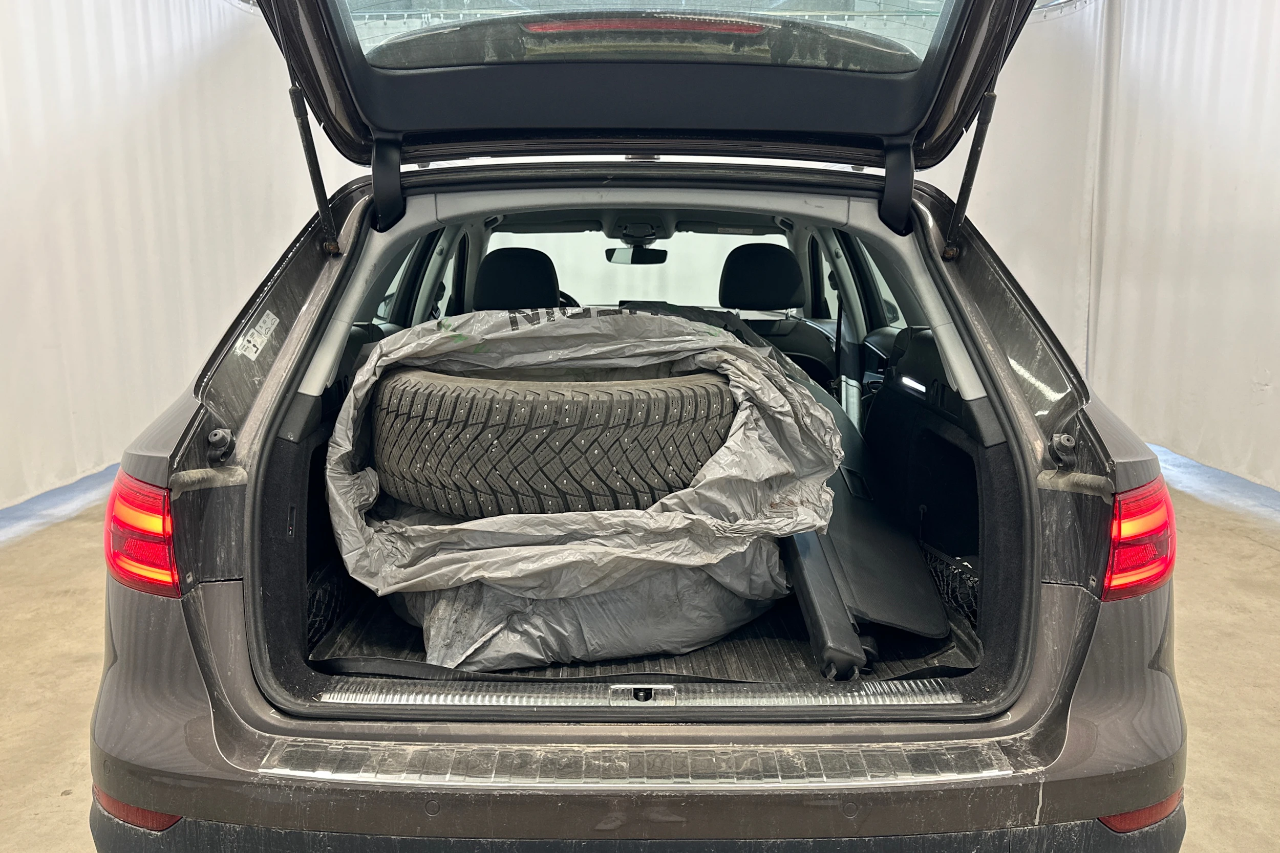 ruskea (beige) Audi A4 allroad quattro 2017 kuva 4.
