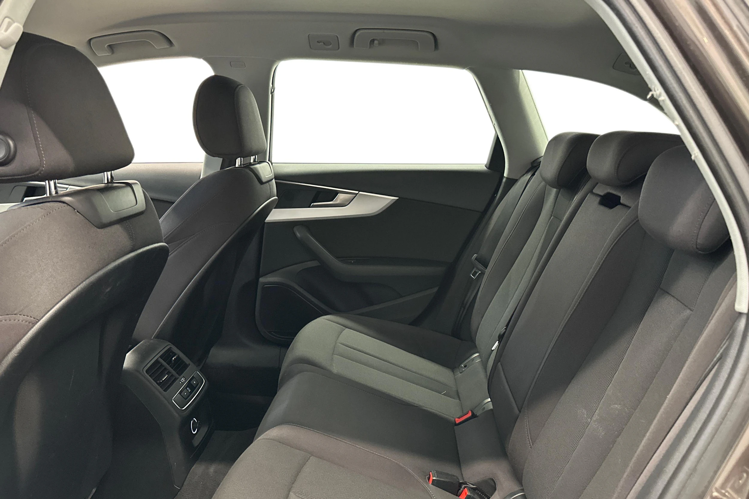 ruskea (beige) Audi A4 allroad quattro 2017 kuva 8.
