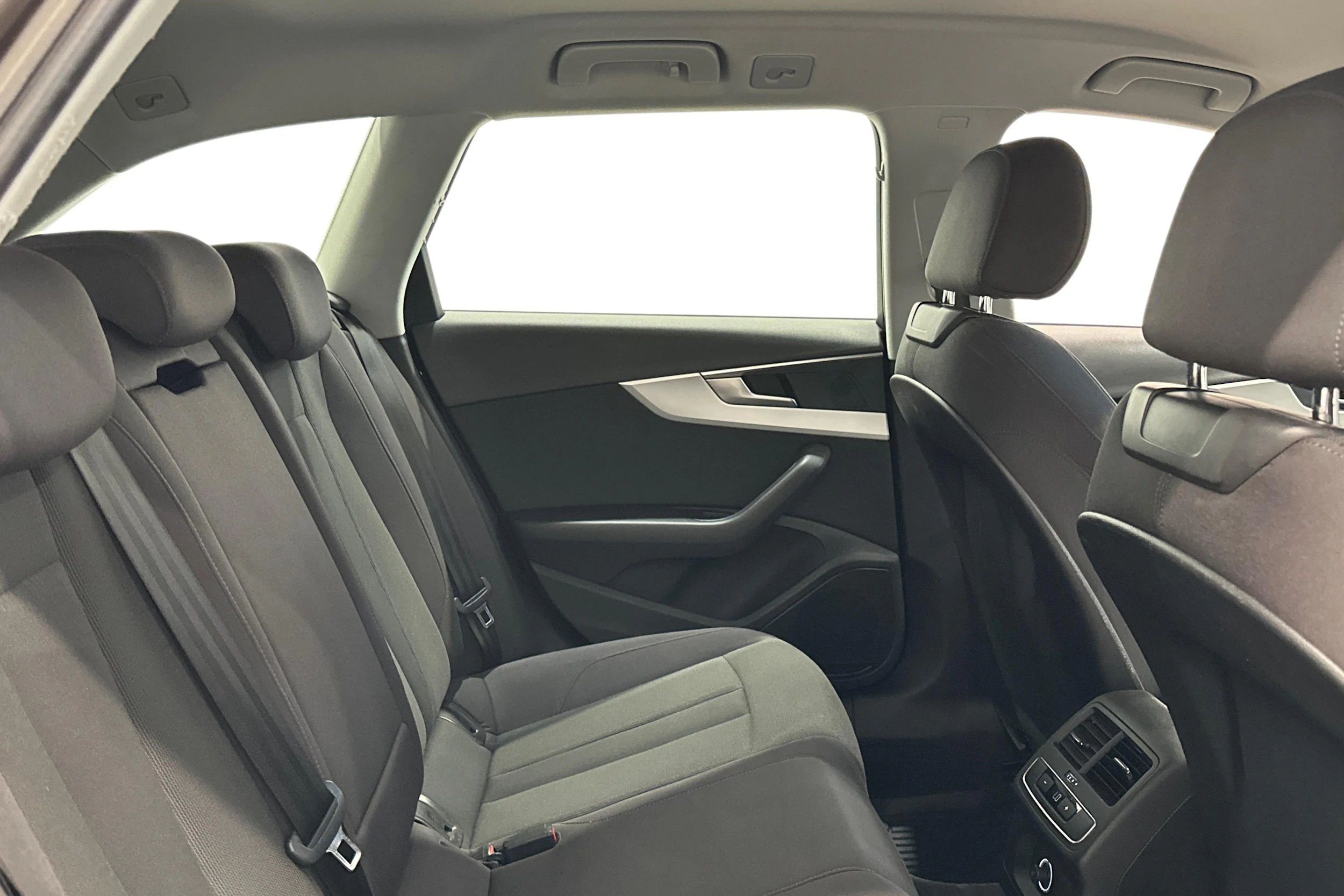 ruskea (beige) Audi A4 allroad quattro 2017 kuva 9.