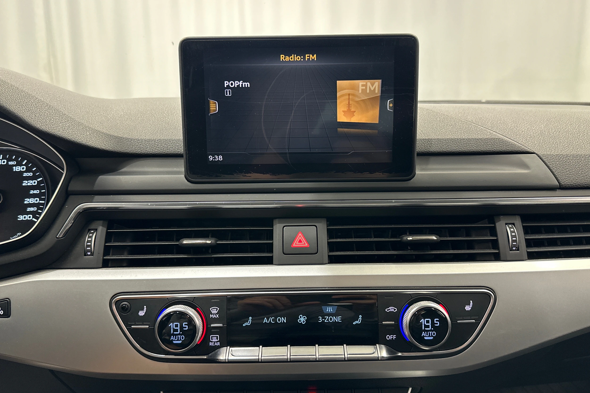 ruskea (beige) Audi A4 allroad quattro 2017 kuva 16.