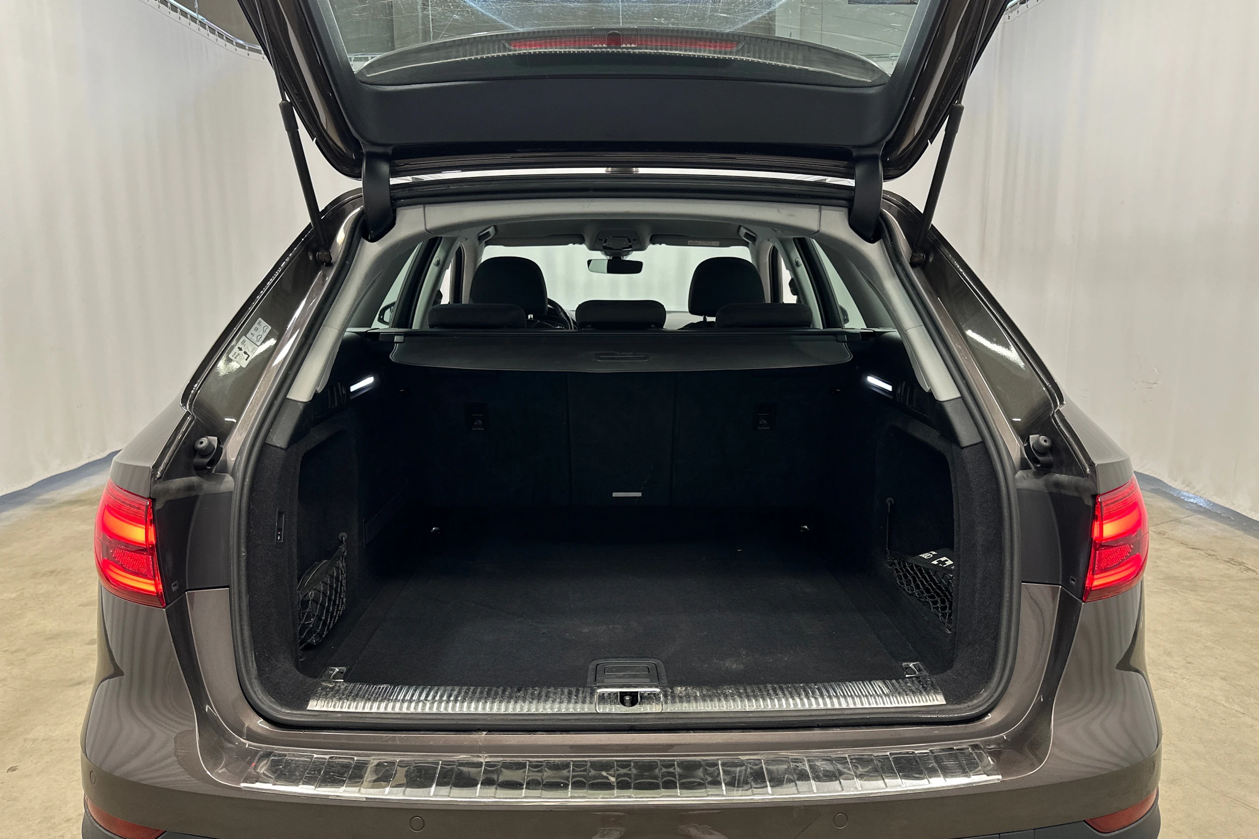 ruskea (beige) Audi A4 allroad quattro 2017 kuva 23.