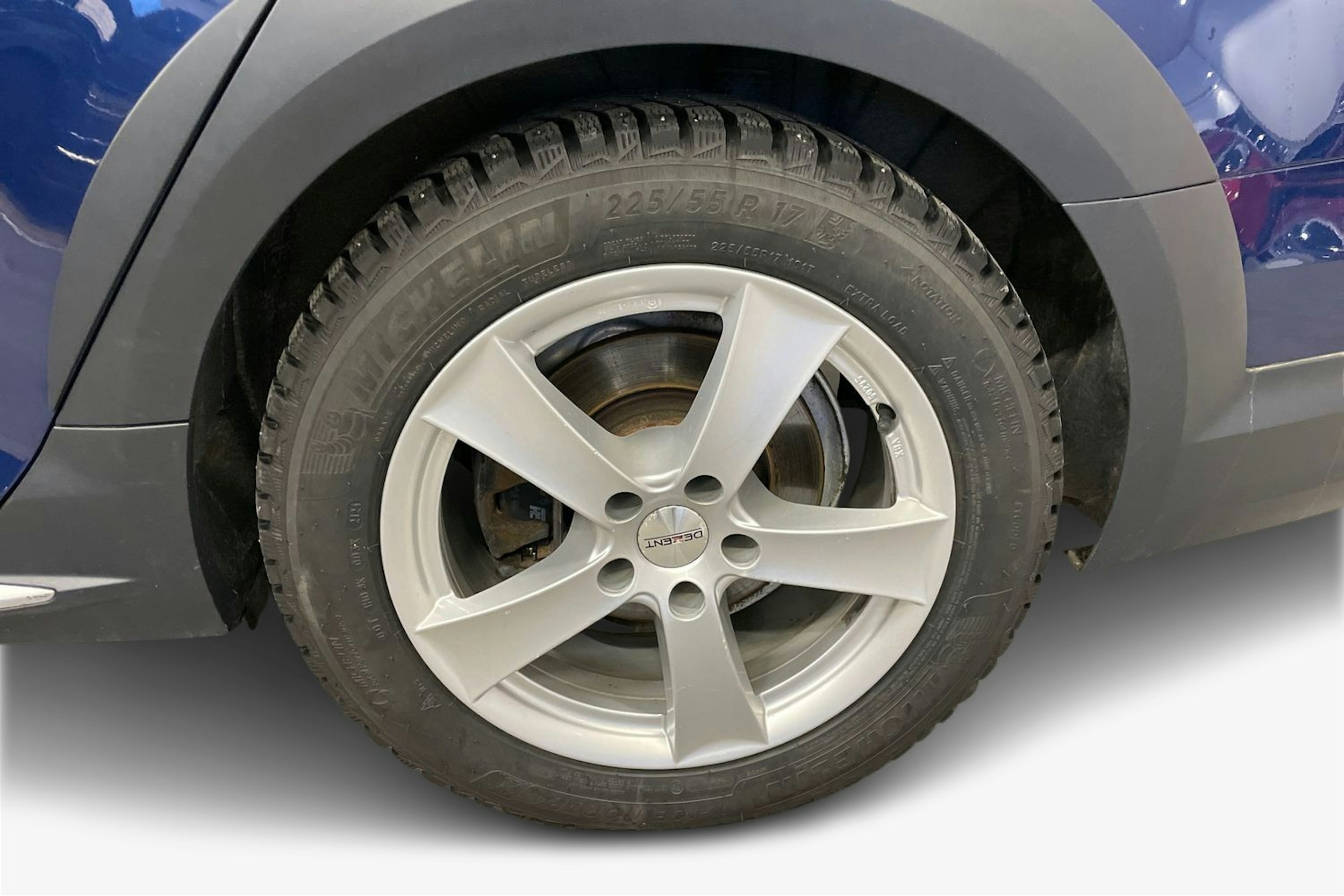 sininen Audi A4 allroad quattro 2017 kuva 11.