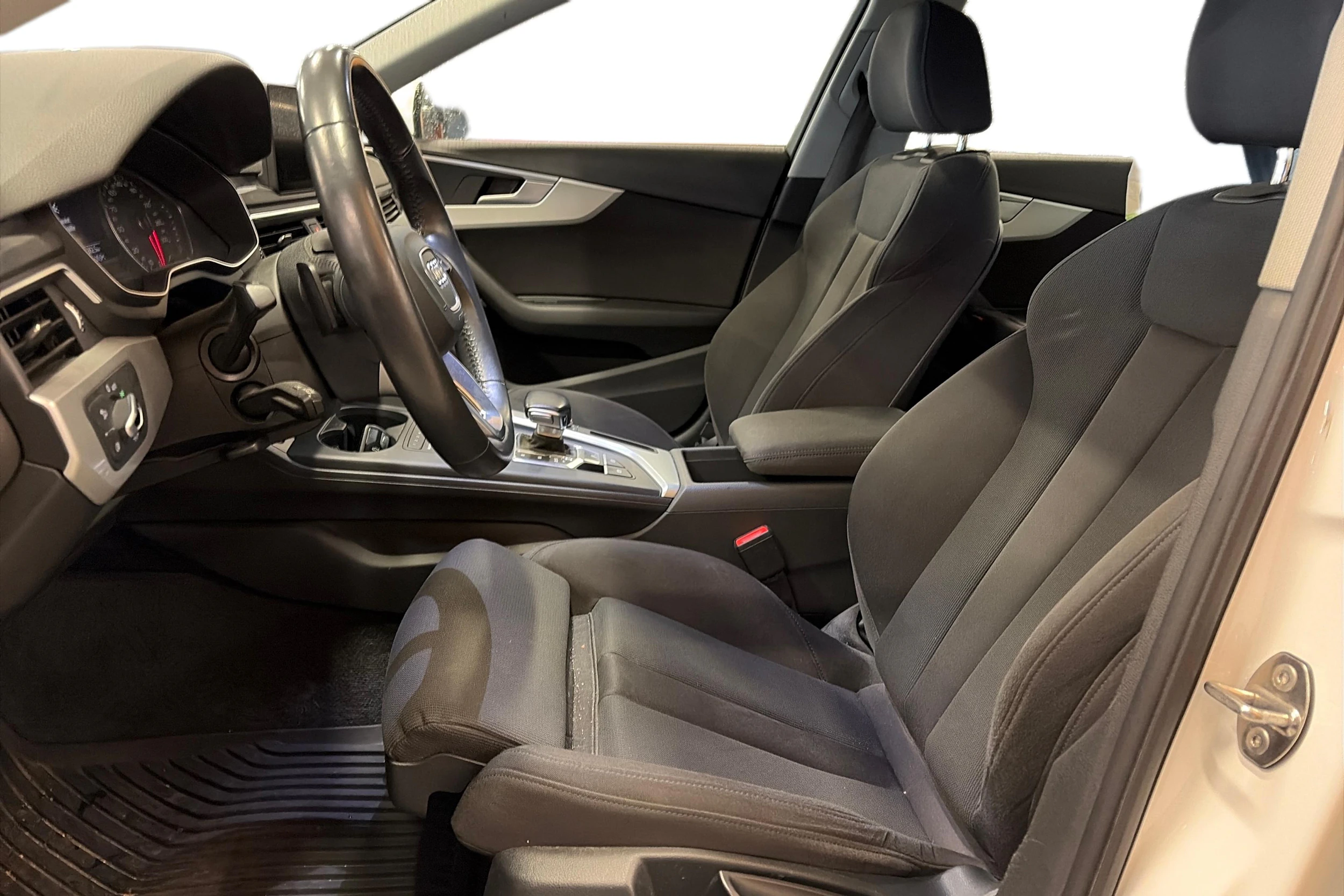 valkoinen Audi A4 allroad quattro 2018 kuva 3.