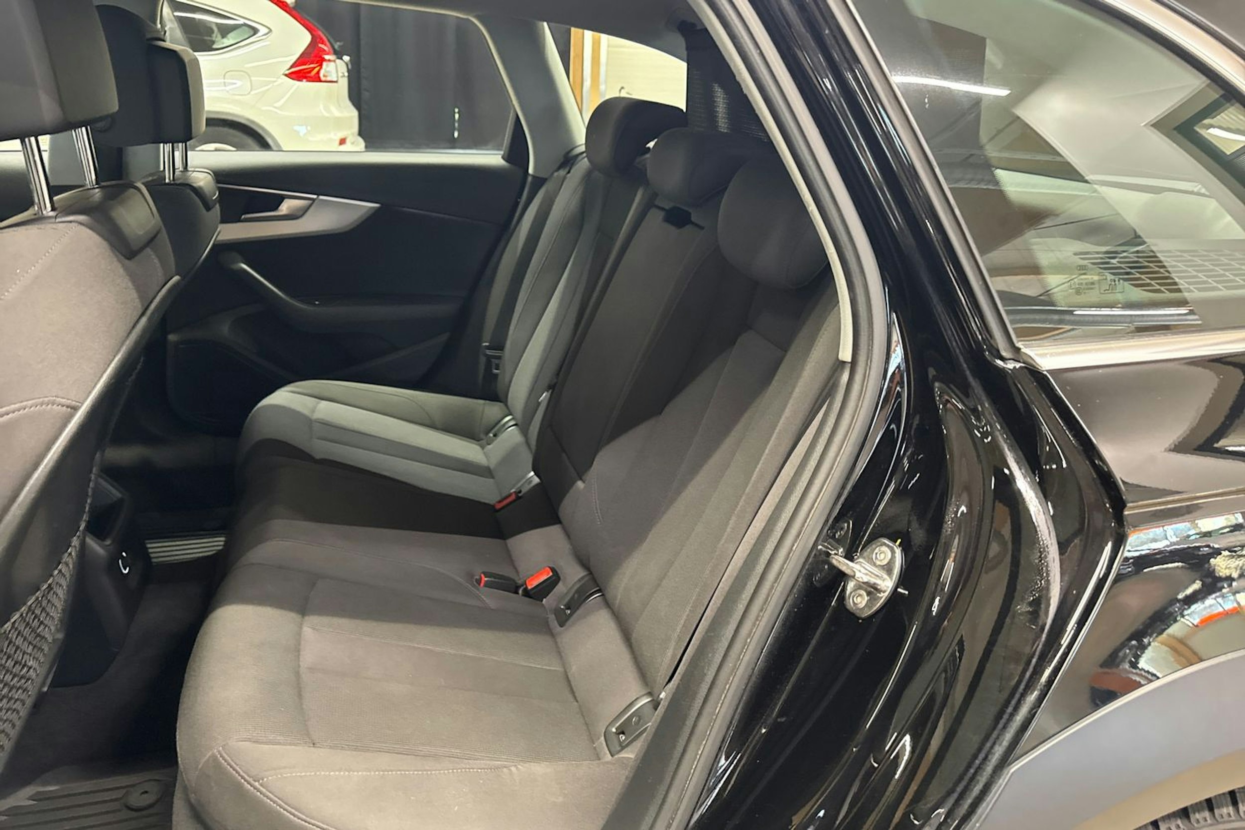 musta Audi A4 allroad quattro 2017 kuva 8.