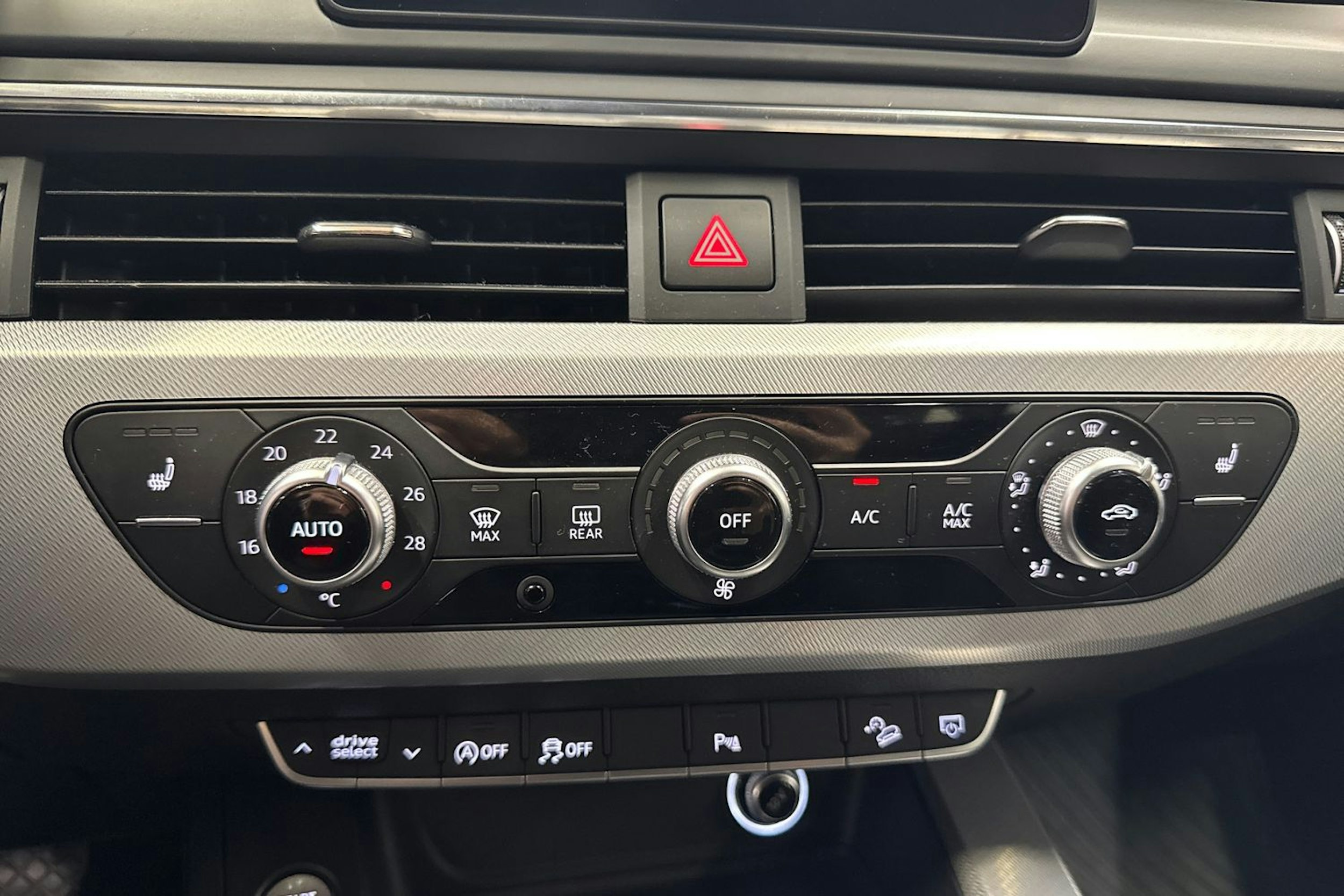 musta Audi A4 allroad quattro 2017 kuva 25.