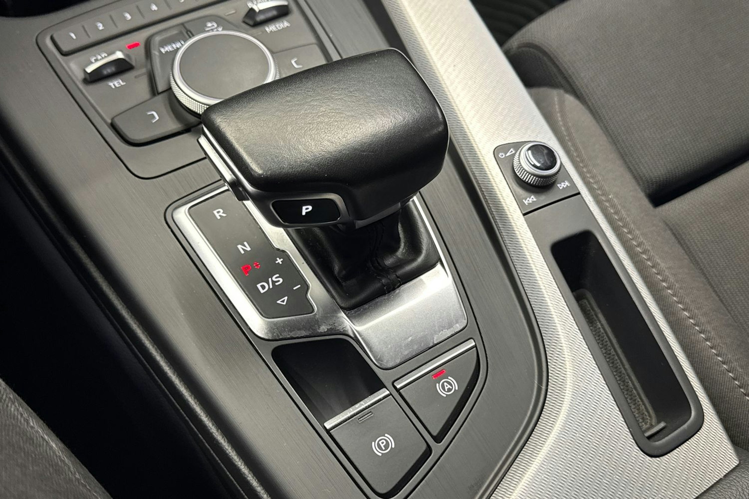 musta Audi A4 allroad quattro 2017 kuva 28.