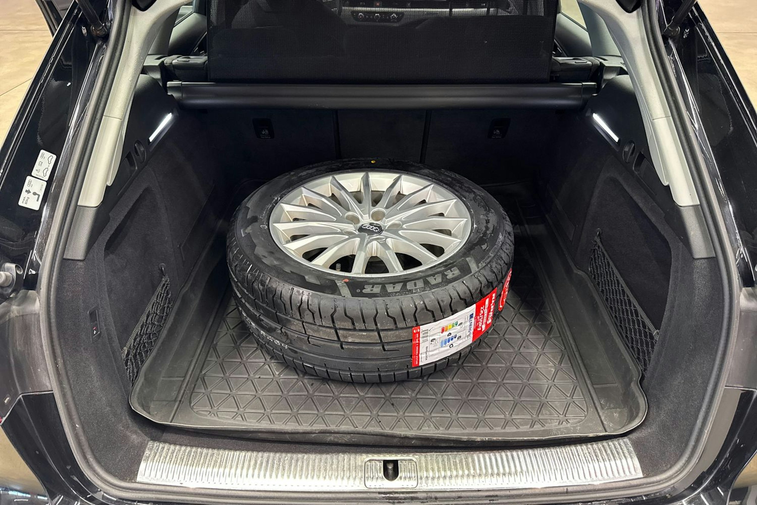 musta Audi A4 allroad quattro 2017 kuva 30.