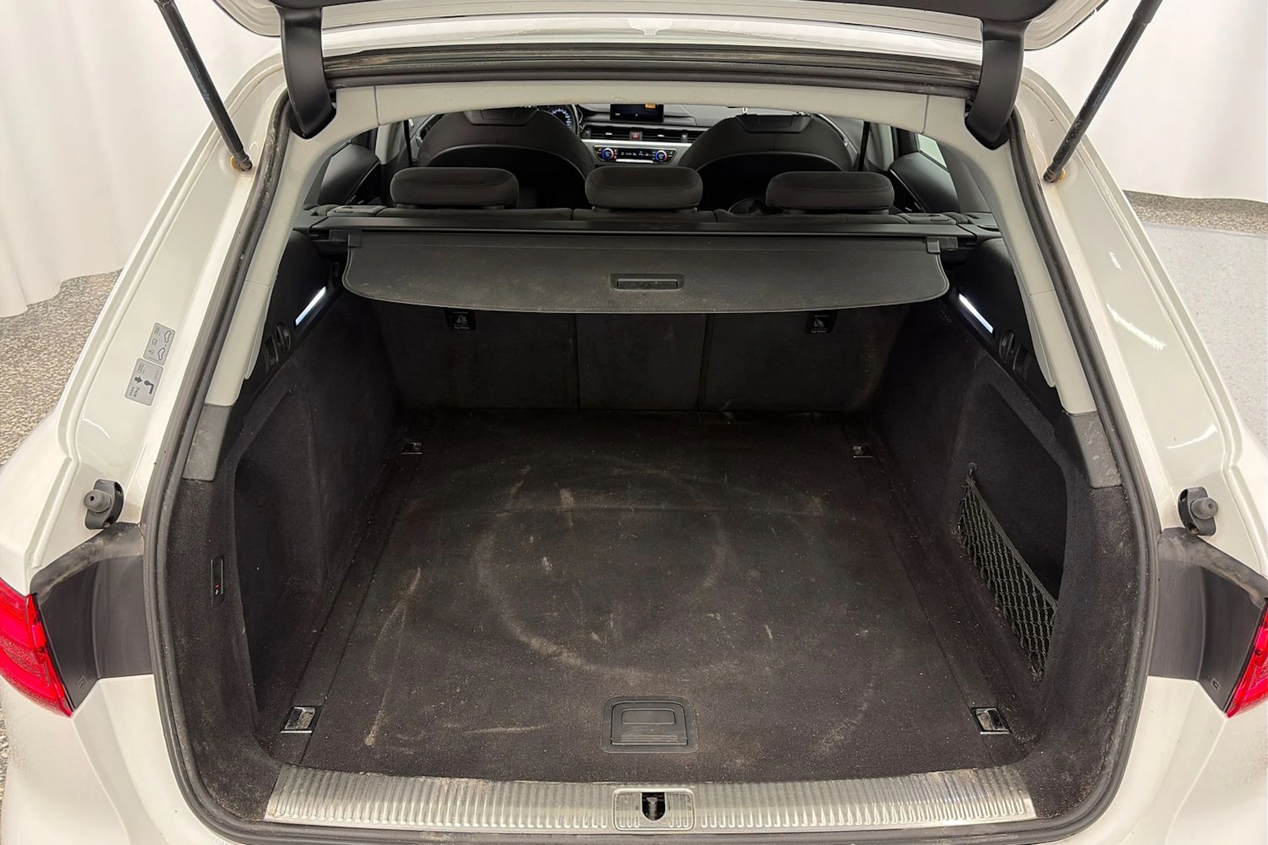 valkoinen Audi A4 allroad quattro 2017 kuva 11.