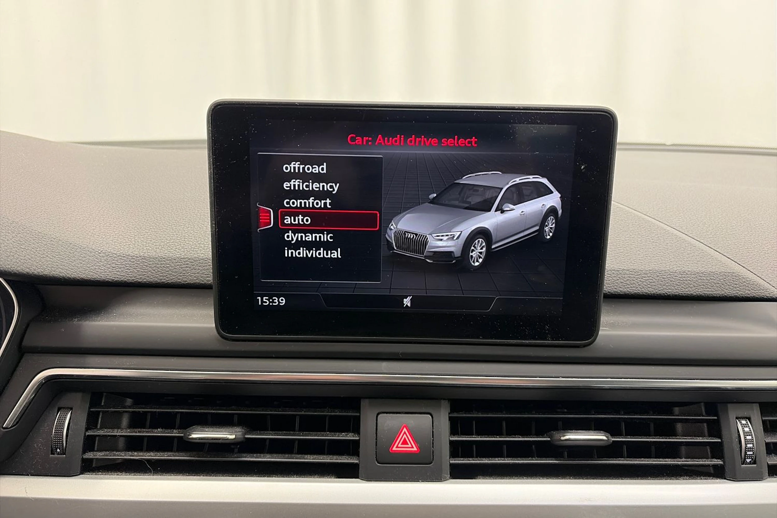 valkoinen Audi A4 allroad quattro 2017 kuva 23.
