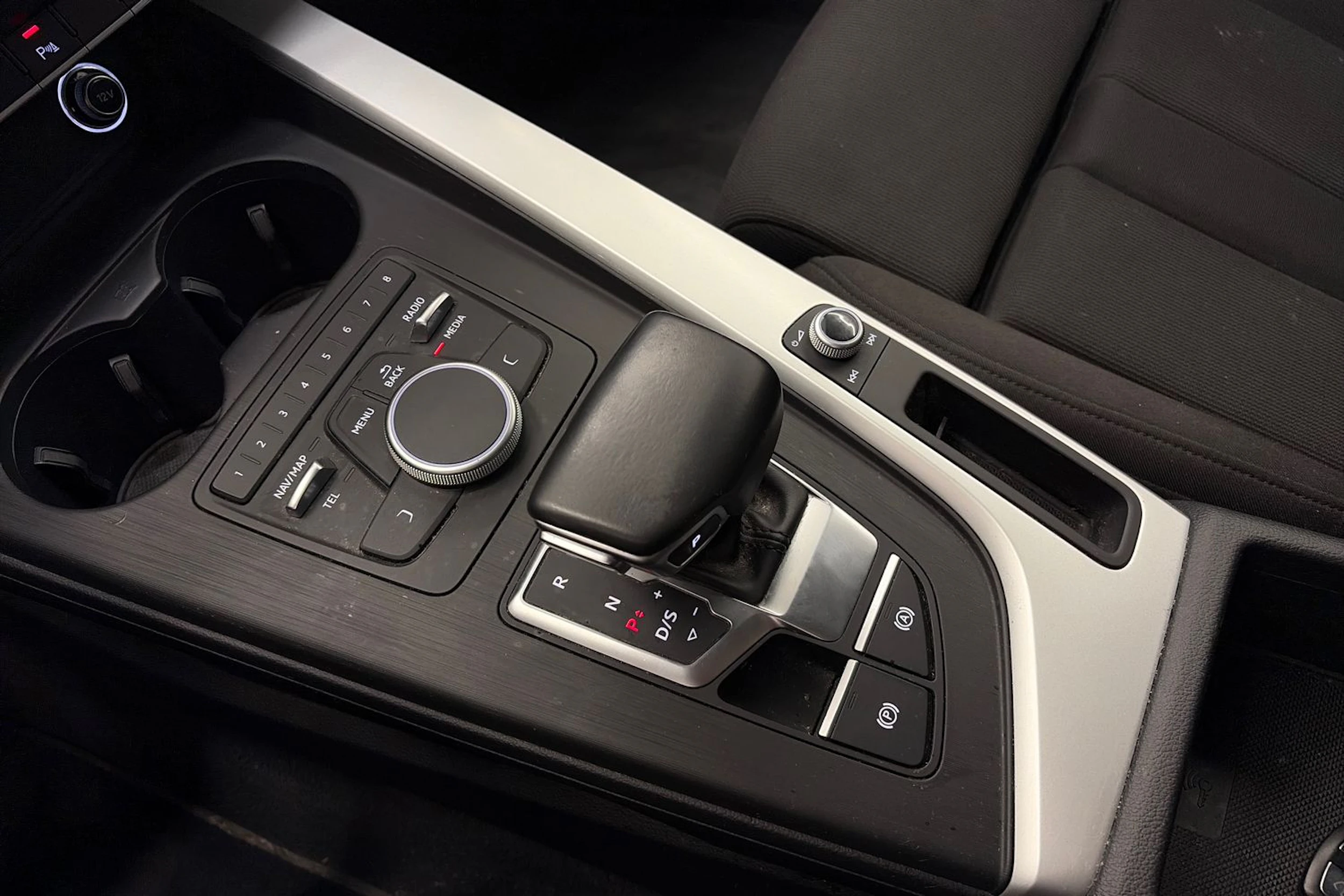 valkoinen Audi A4 allroad quattro 2017 kuva 29.